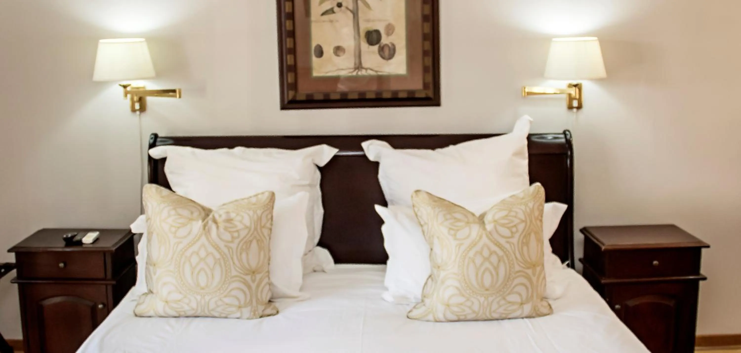 Decorative detail, Bed in Beaufort Manor Country Lodge