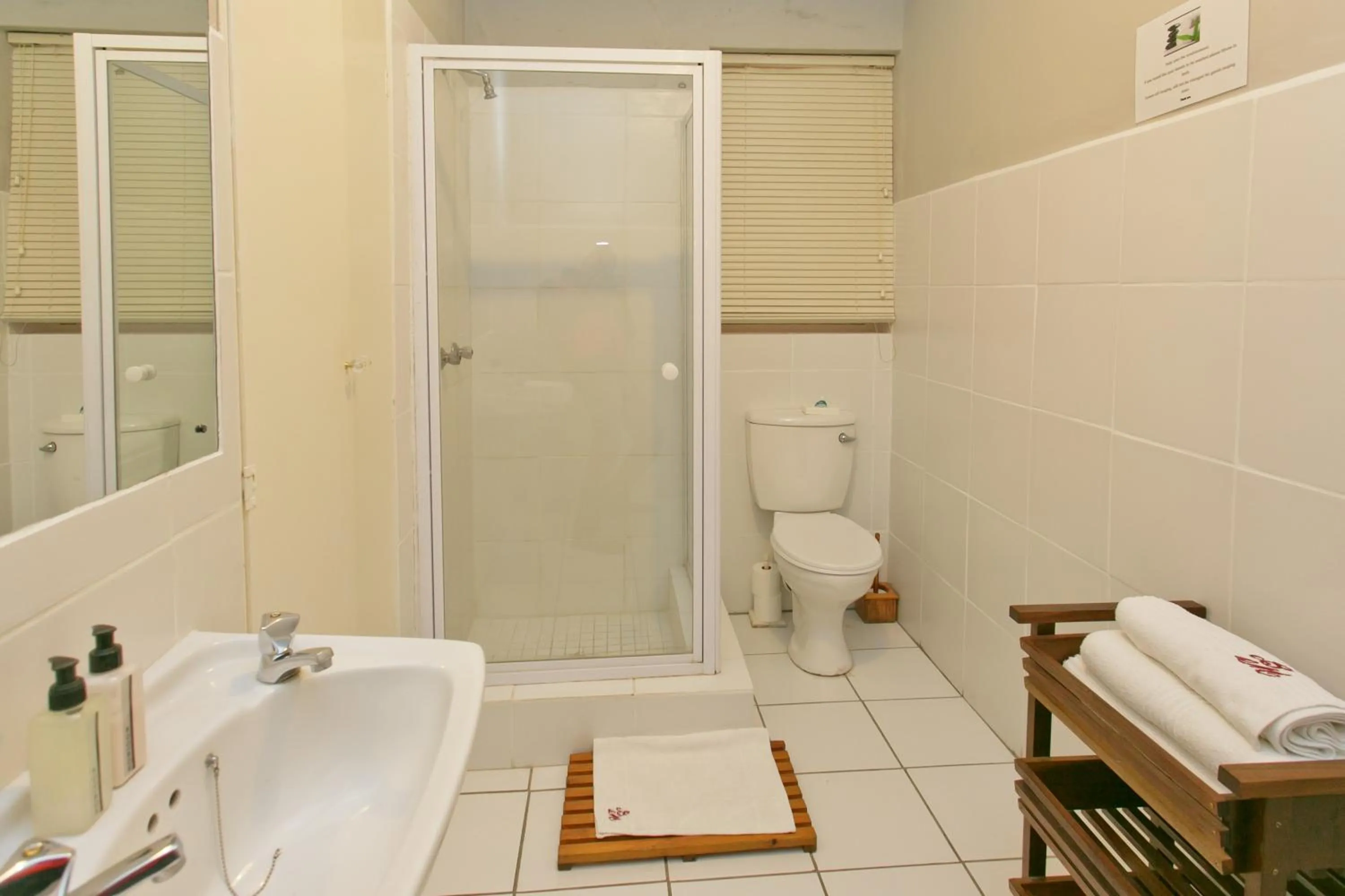 Bathroom in Beaufort Manor Country Lodge