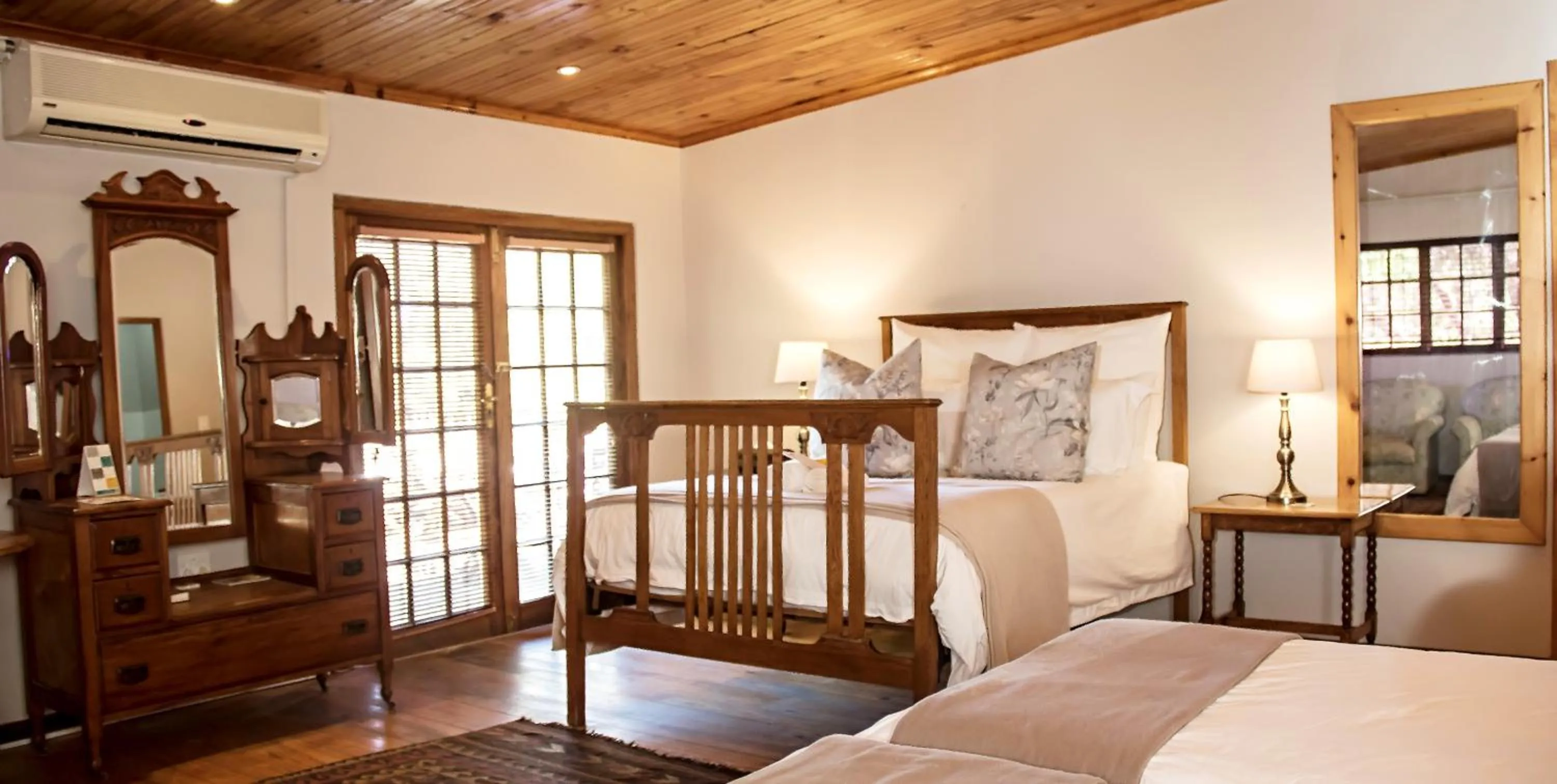 Photo of the whole room, Bed in Beaufort Manor Country Lodge