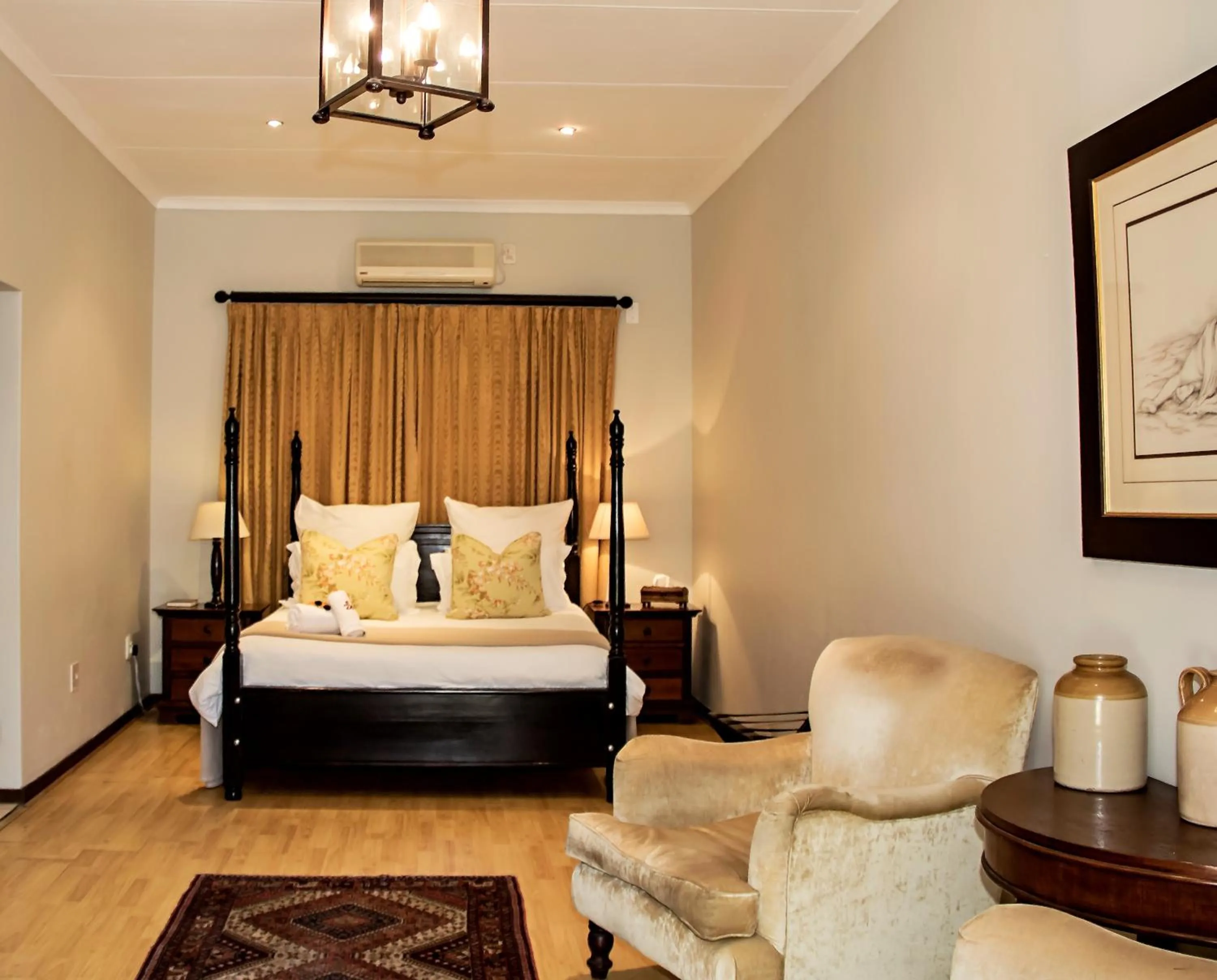 Photo of the whole room, Bed in Beaufort Manor Country Lodge