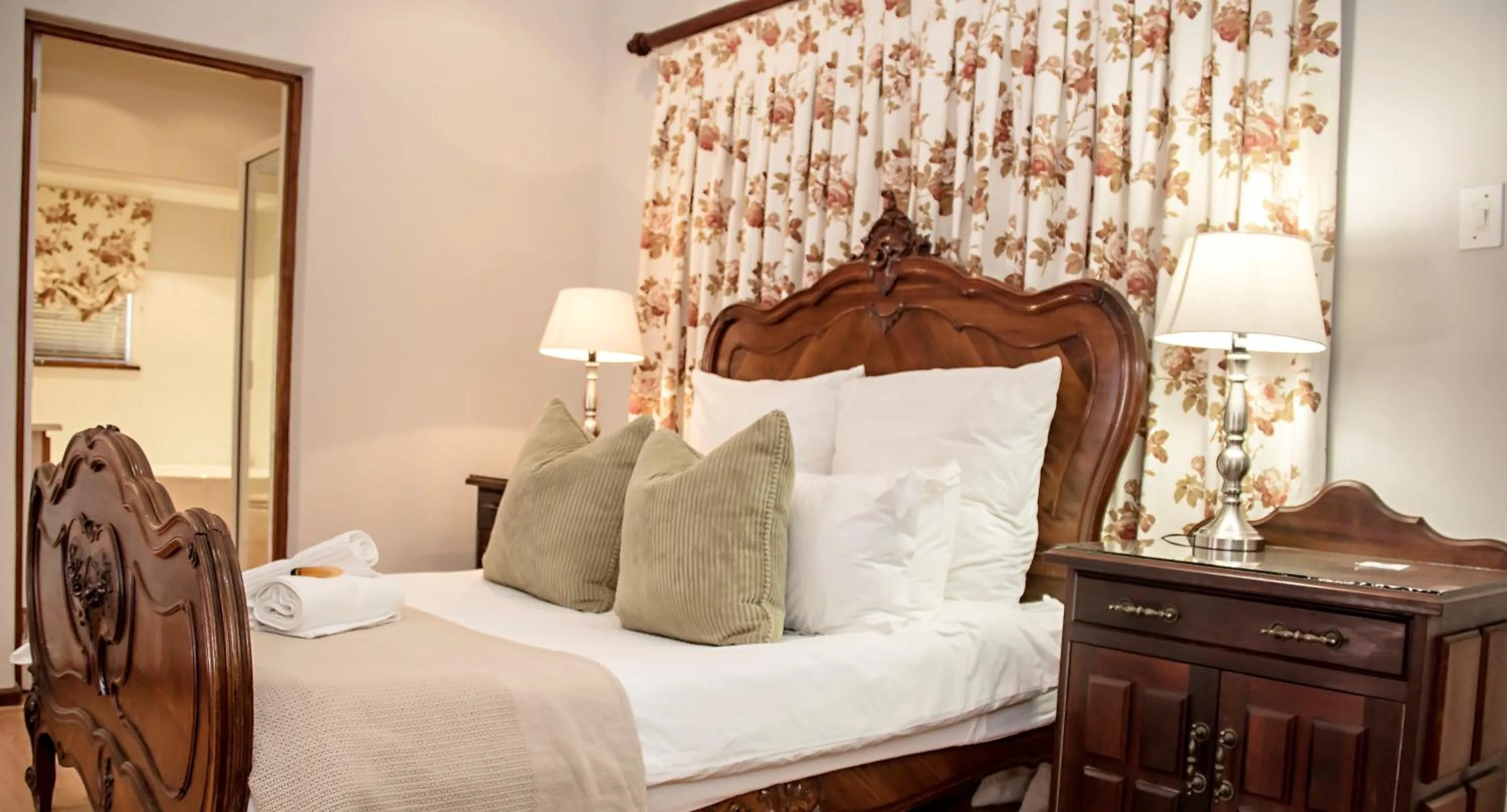 Bedroom, Bed in Beaufort Manor Country Lodge