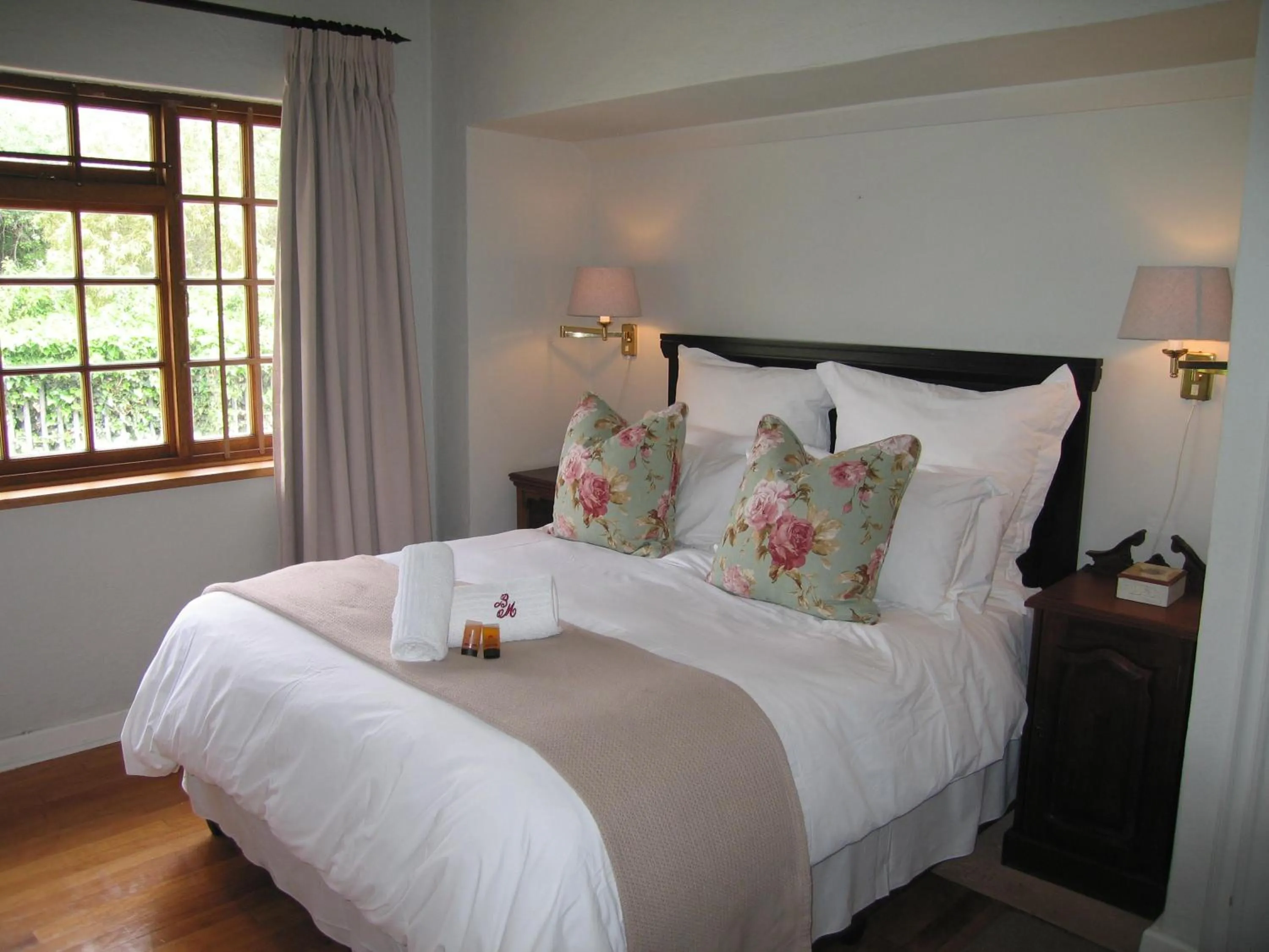 Photo of the whole room, Bed in Beaufort Manor Country Lodge