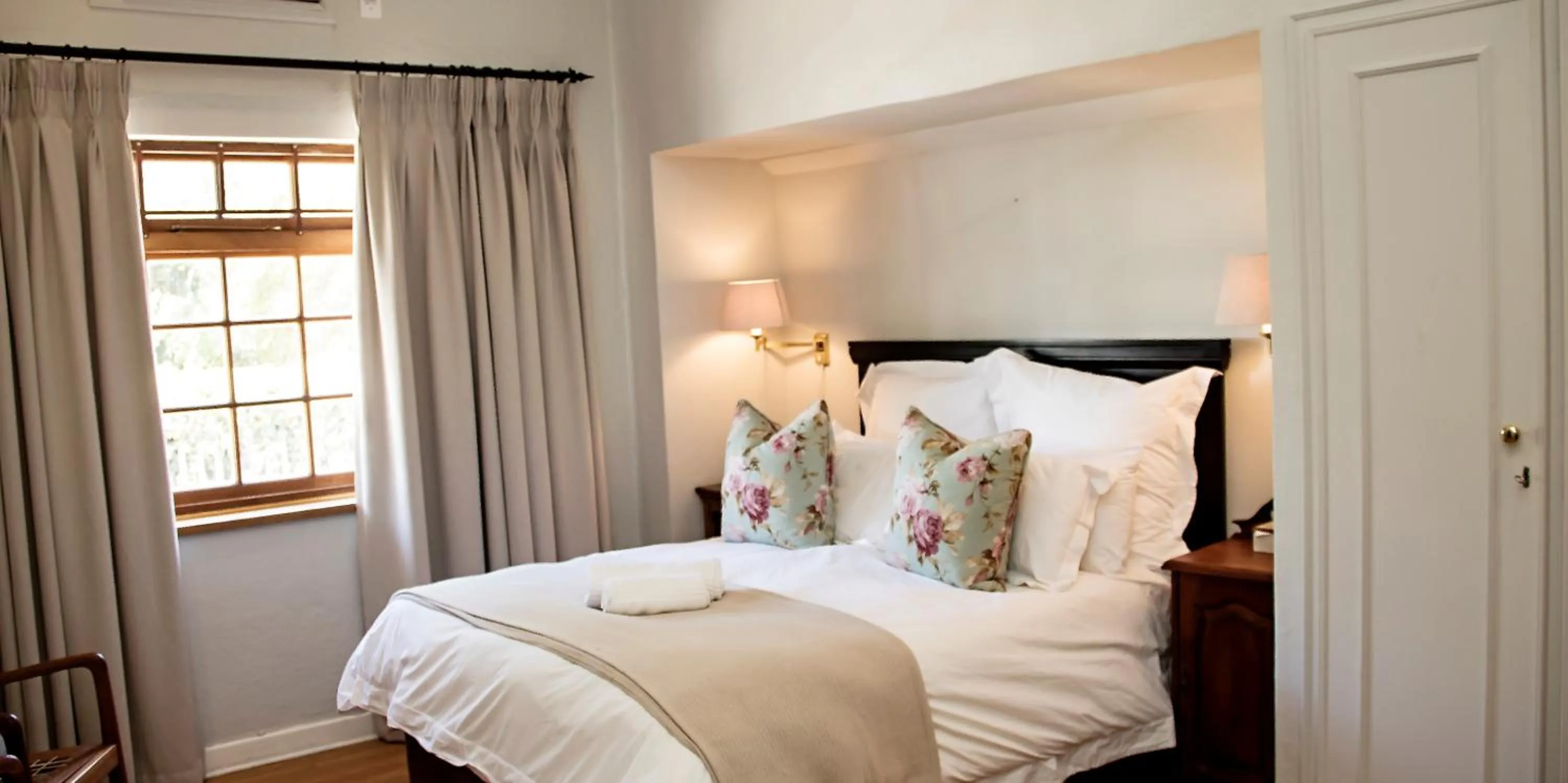 Bedroom, Bed in Beaufort Manor Country Lodge