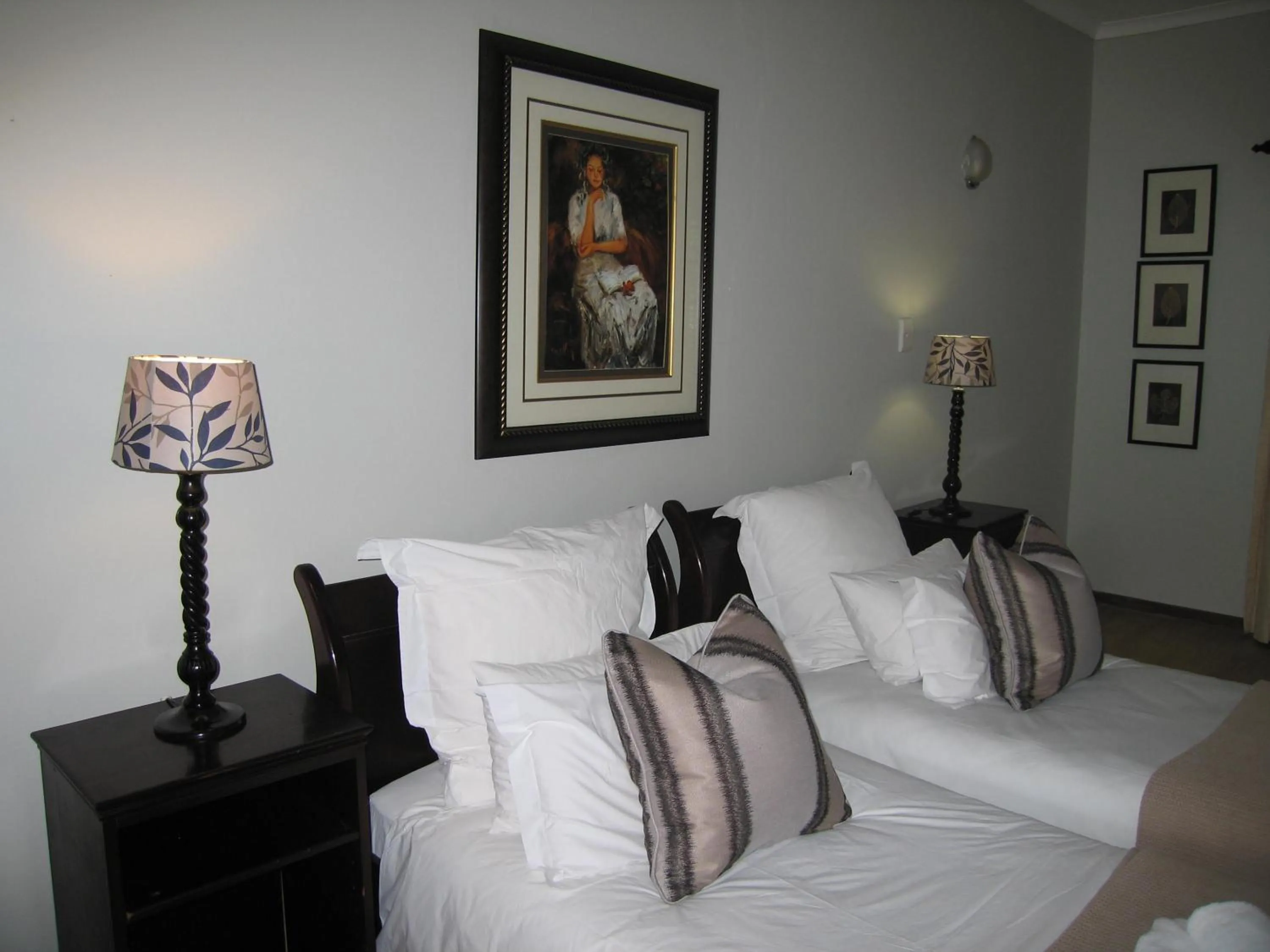 Bed in Beaufort Manor Country Lodge