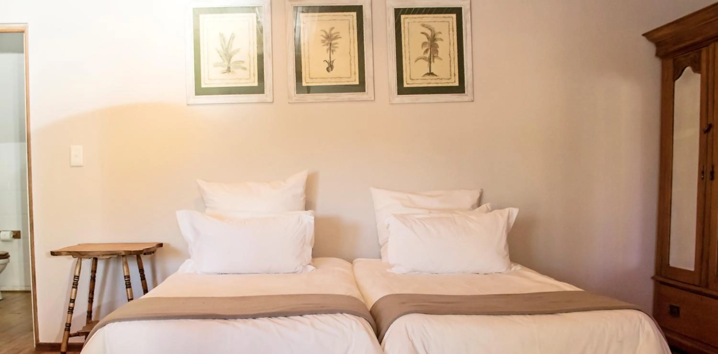 Bed in Beaufort Manor Country Lodge