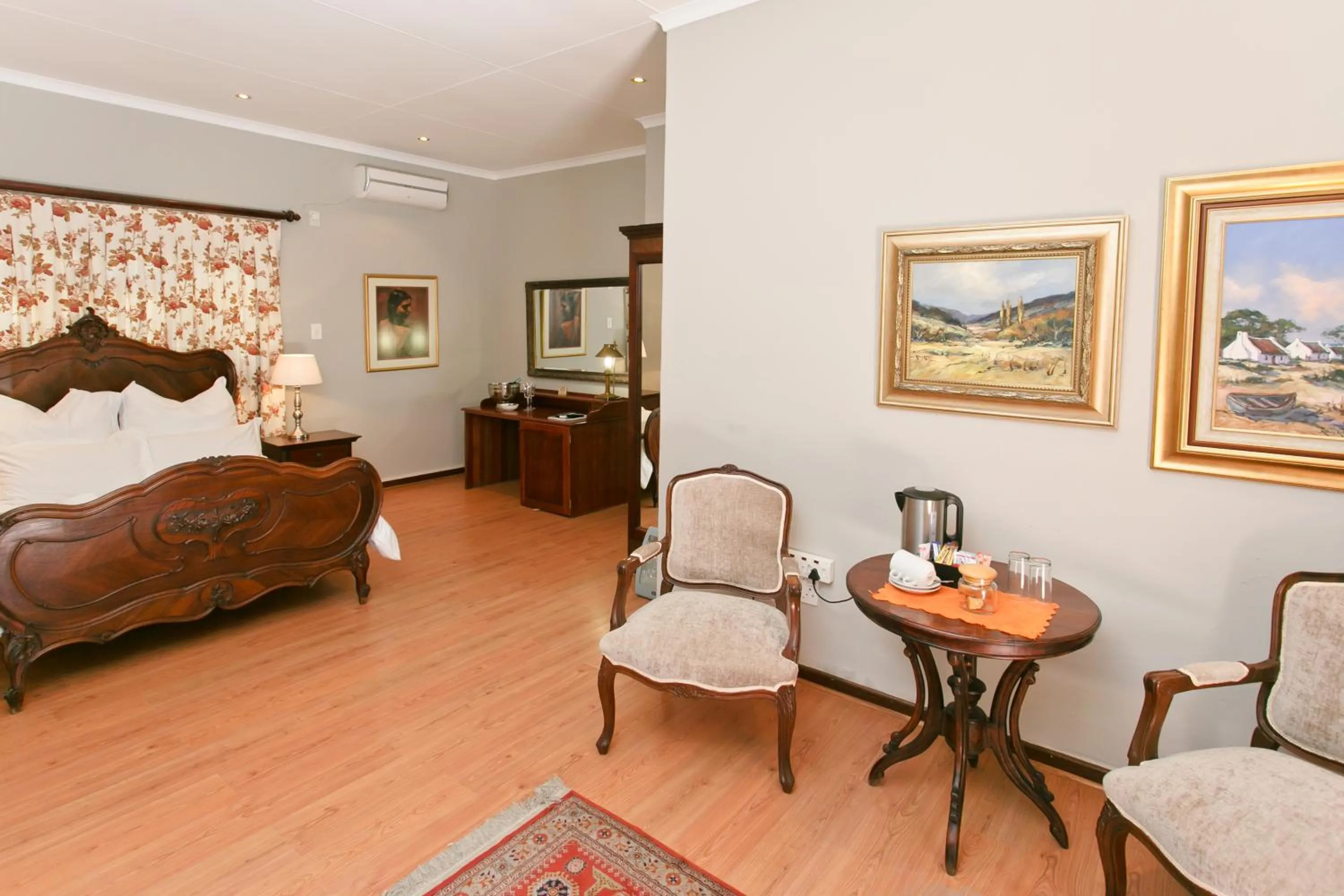 Photo of the whole room, Bed in Beaufort Manor Country Lodge