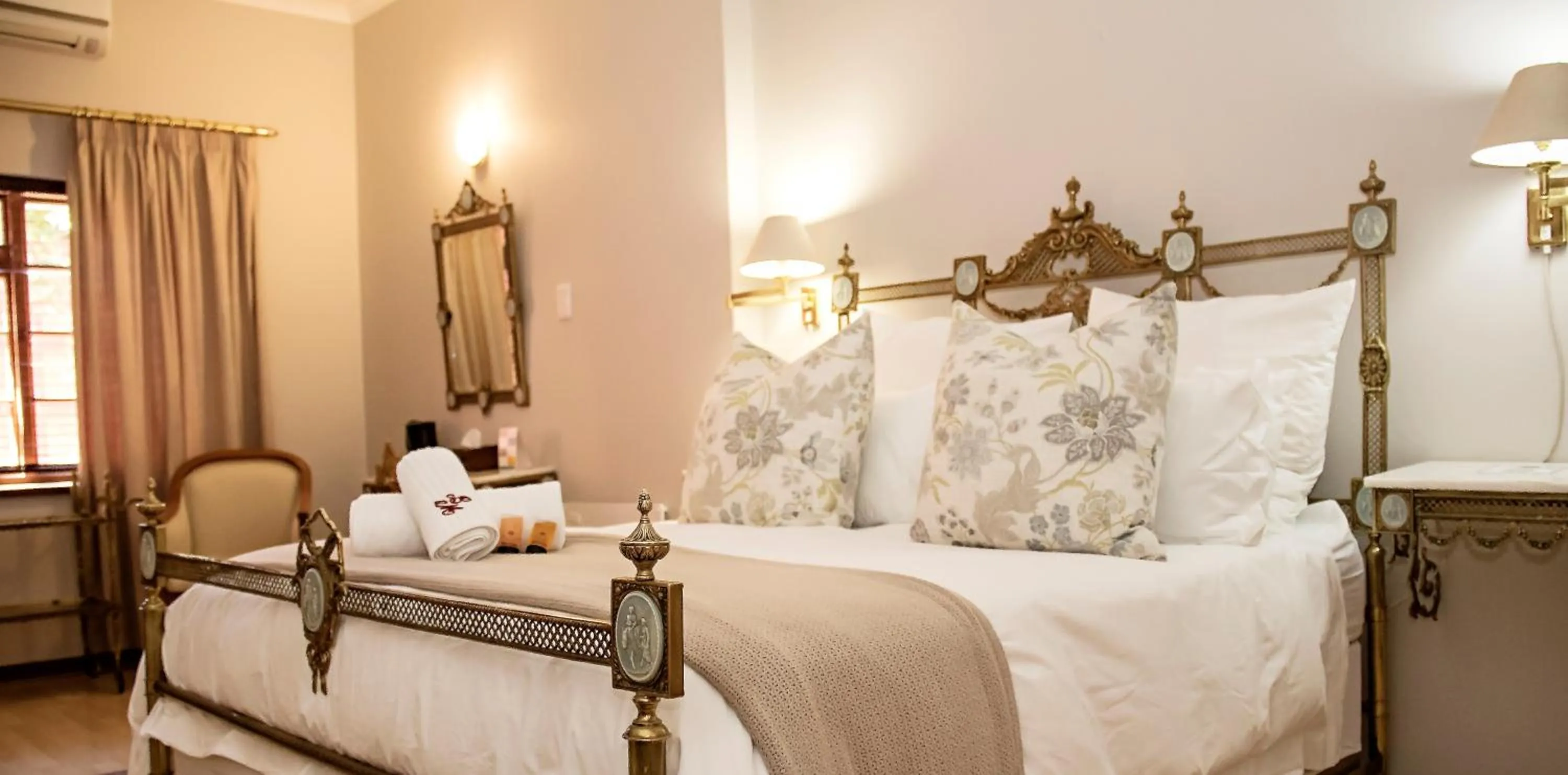 Photo of the whole room, Bed in Beaufort Manor Country Lodge