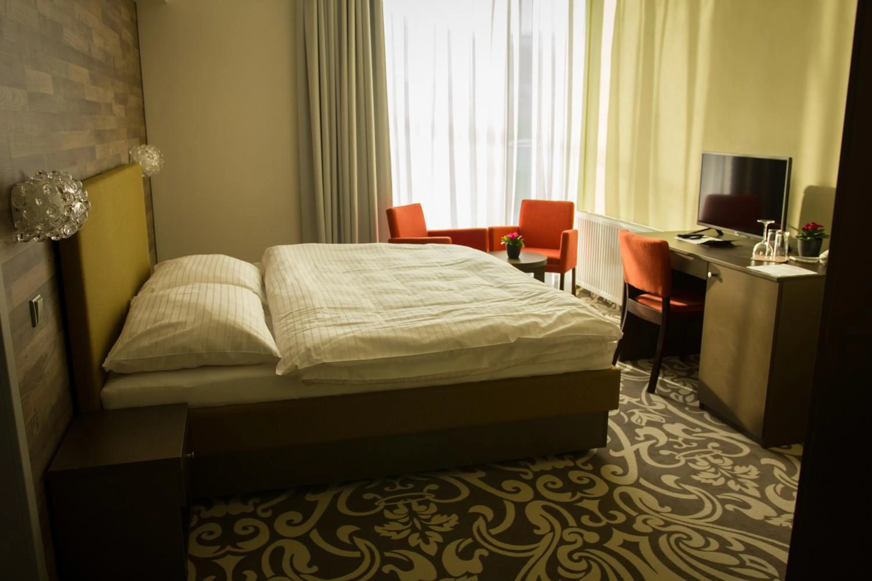 Photo of the whole room, Bed in Hotel Freud