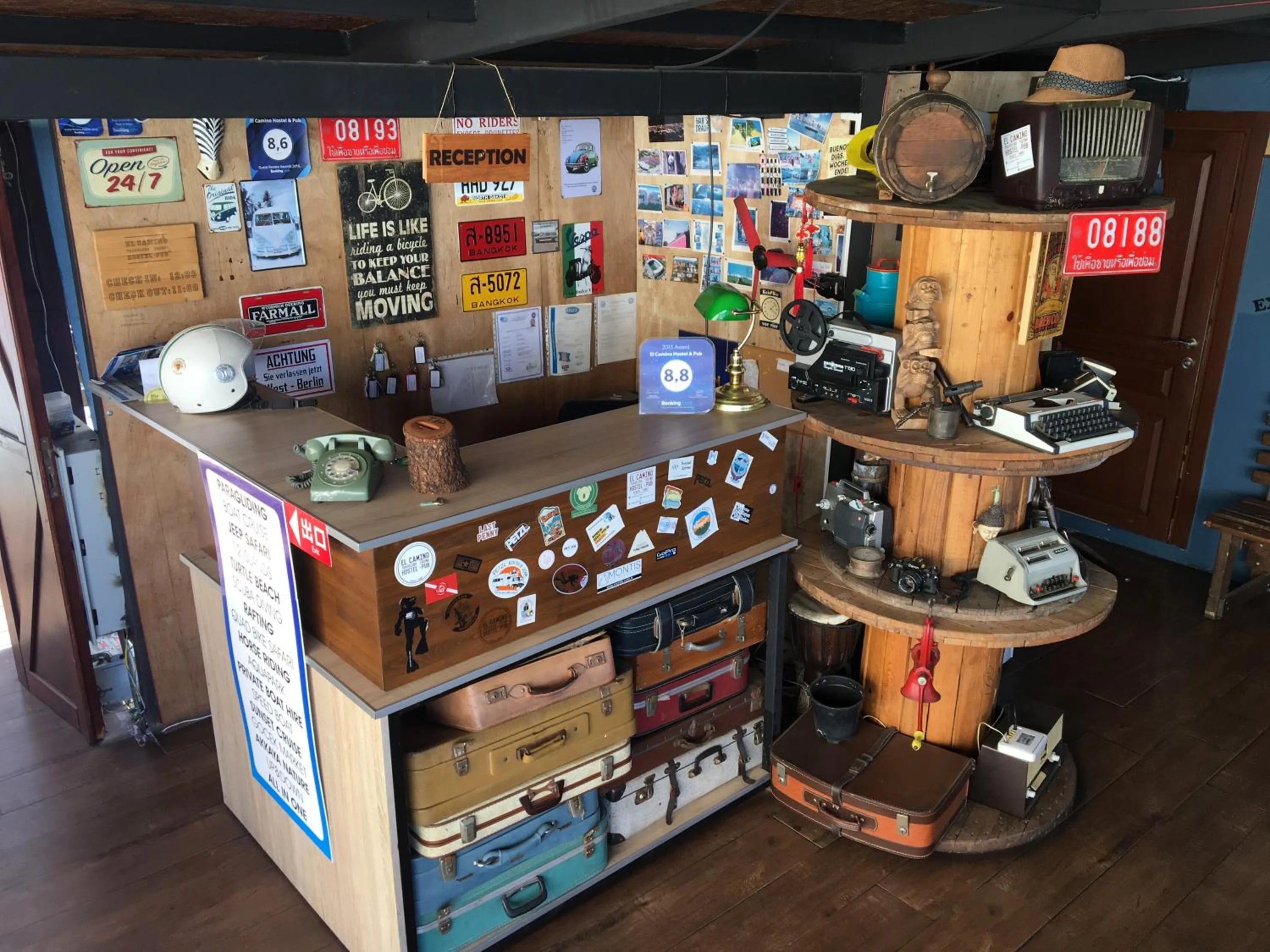 Lobby or reception in El Camino Hostel & Pub