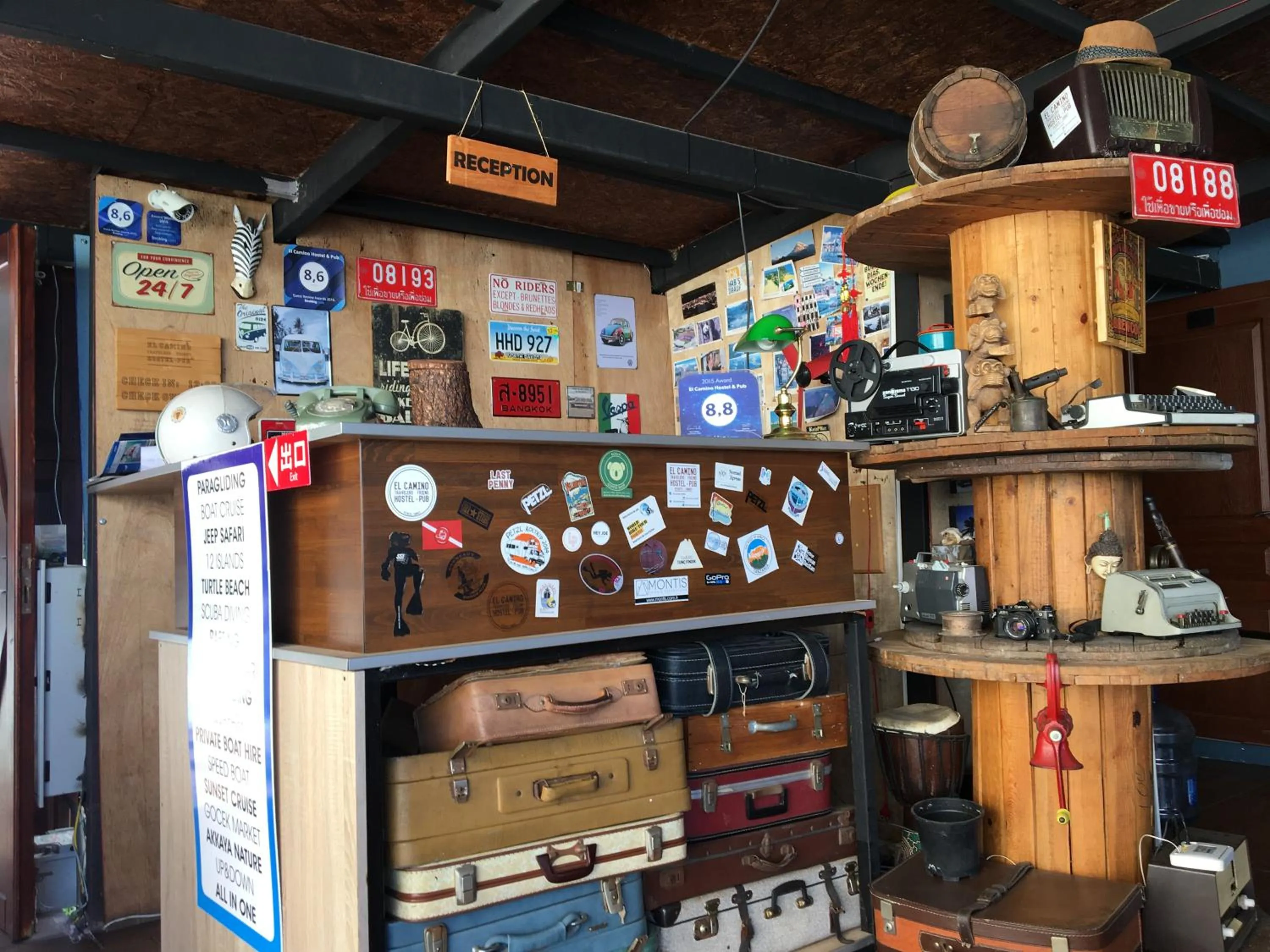 Lobby or reception in El Camino Hostel & Pub