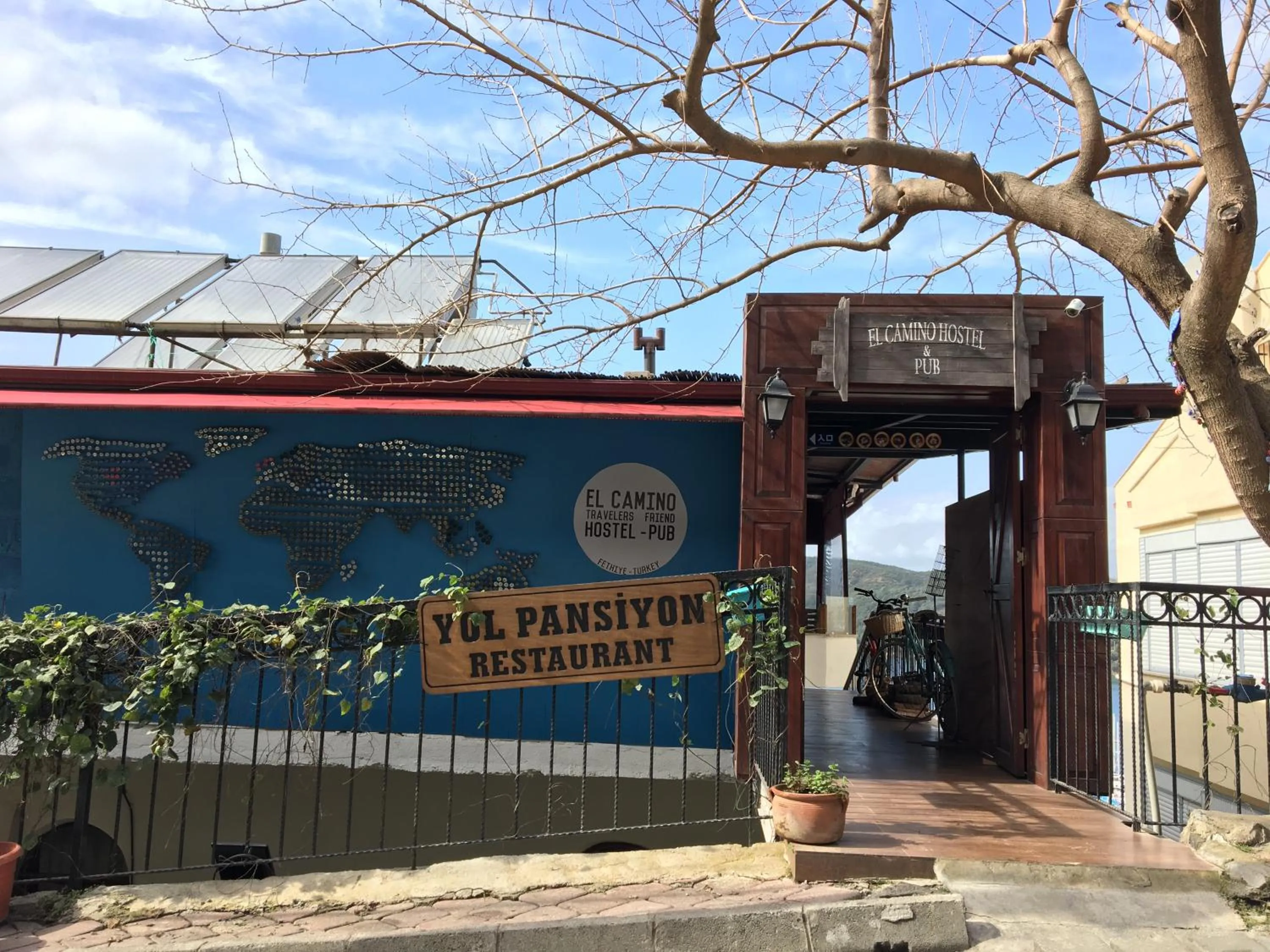 Facade/entrance in El Camino Hostel & Pub