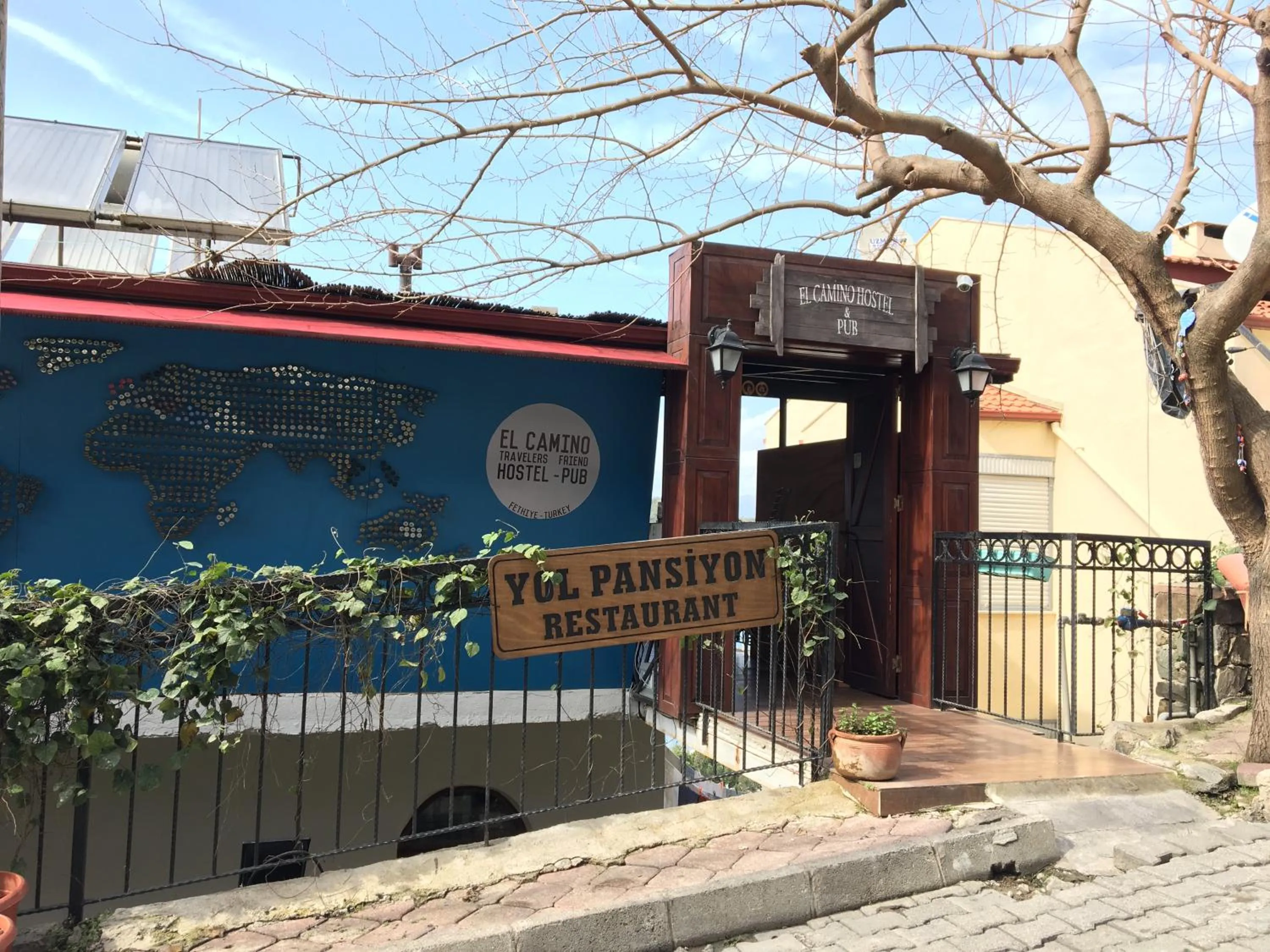 Facade/entrance in El Camino Hostel & Pub