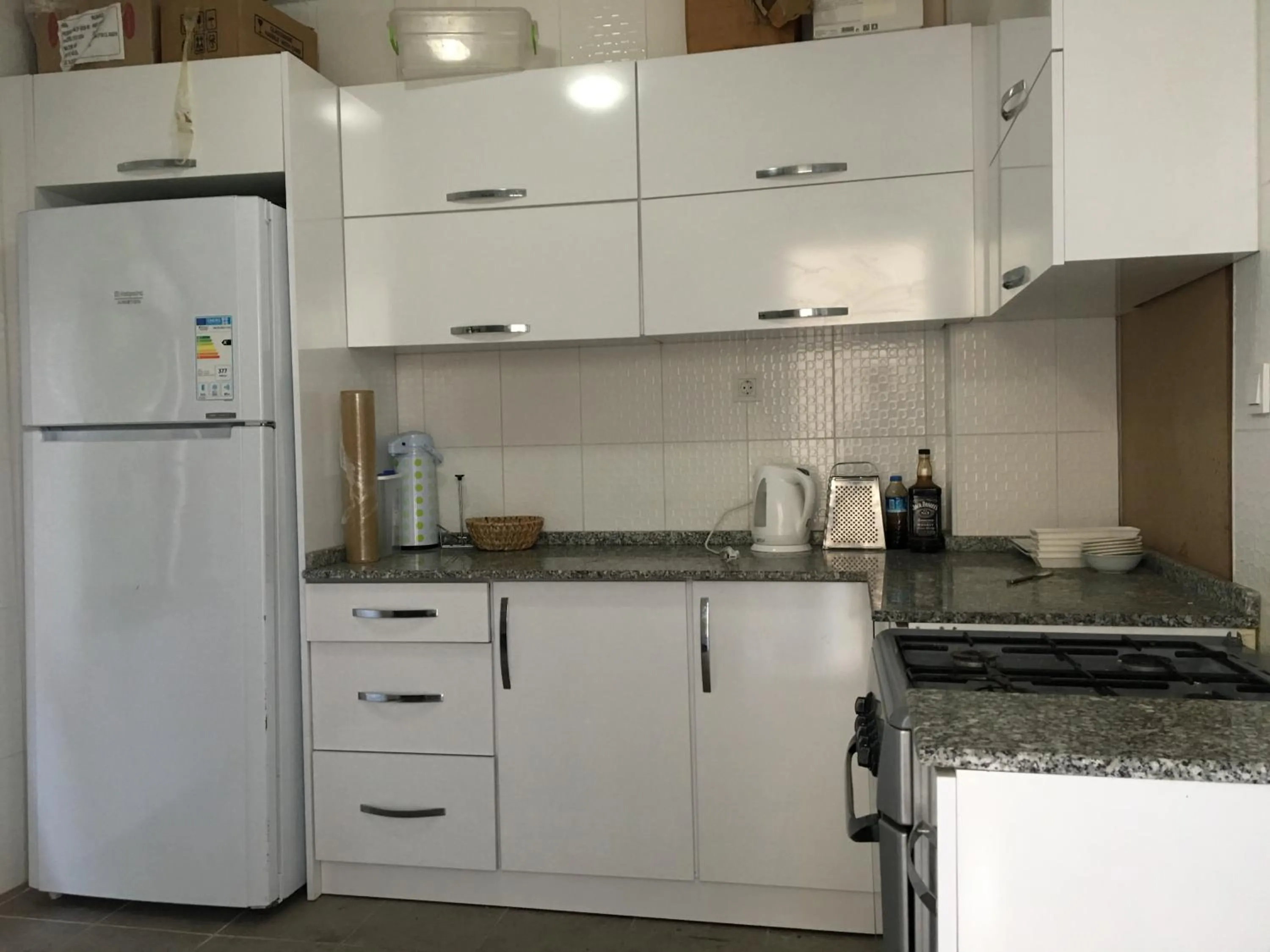 Communal kitchen in El Camino Hostel & Pub