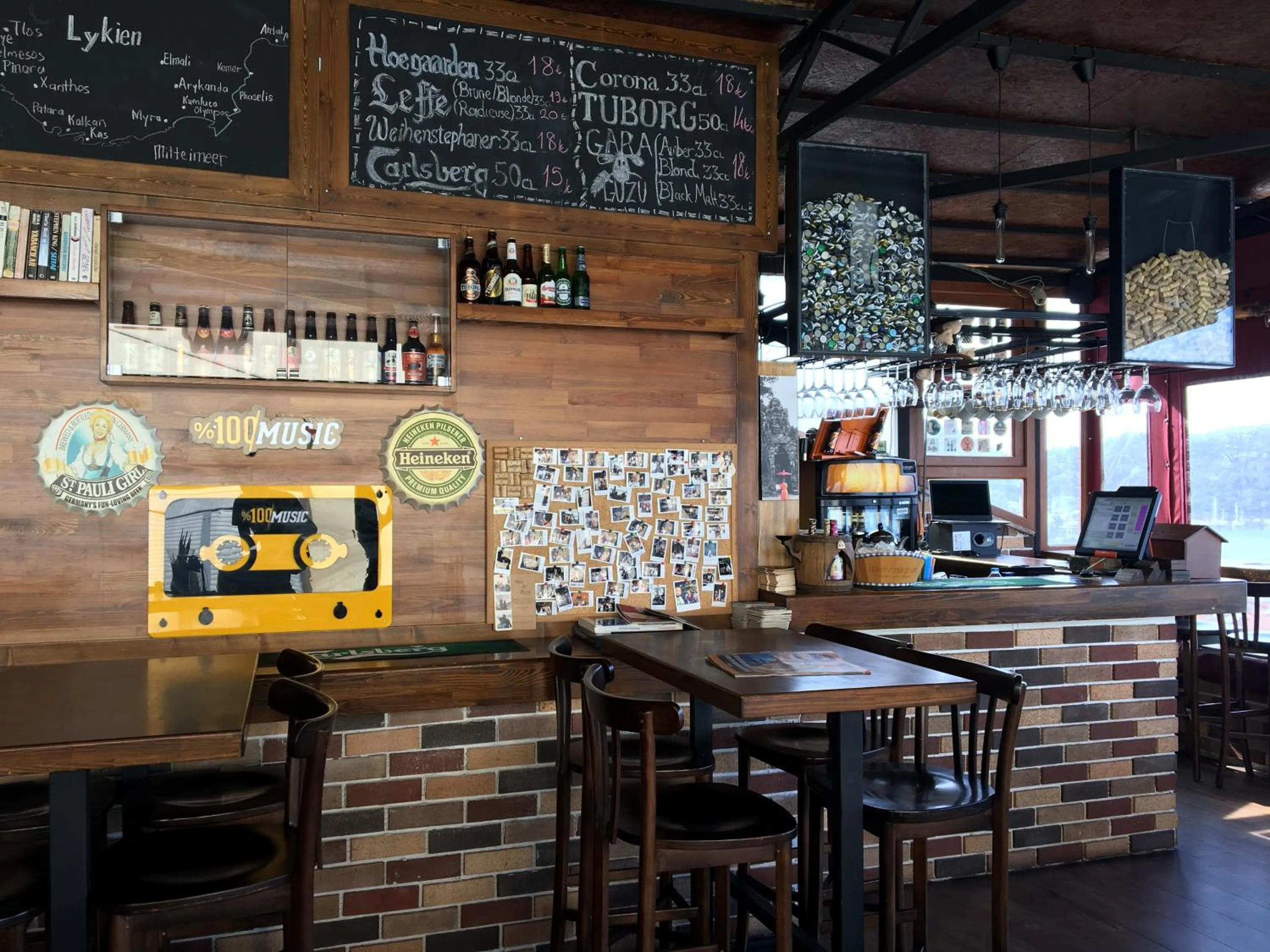 Restaurant/places to eat in El Camino Hostel & Pub