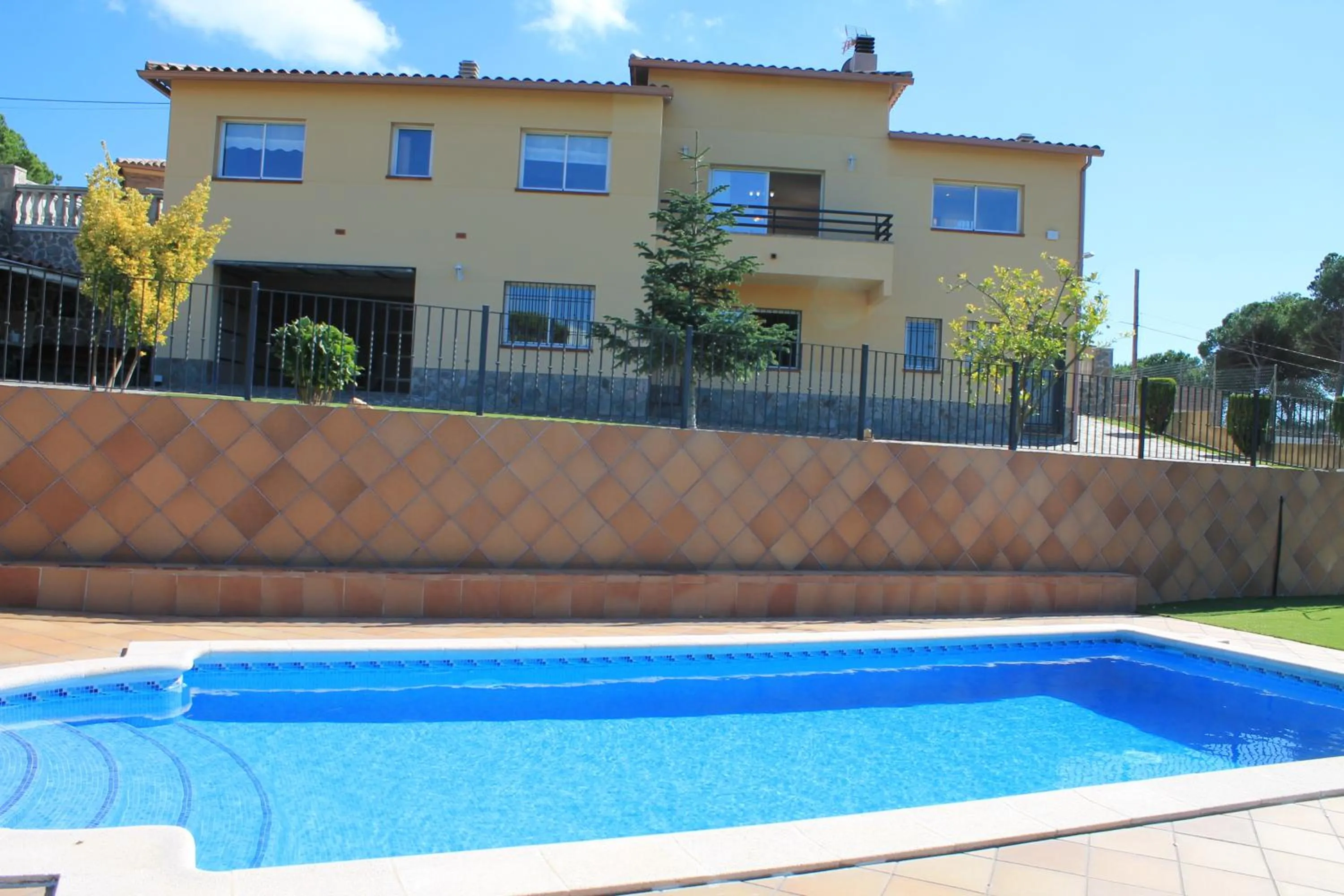 Property building in Villa Galicia