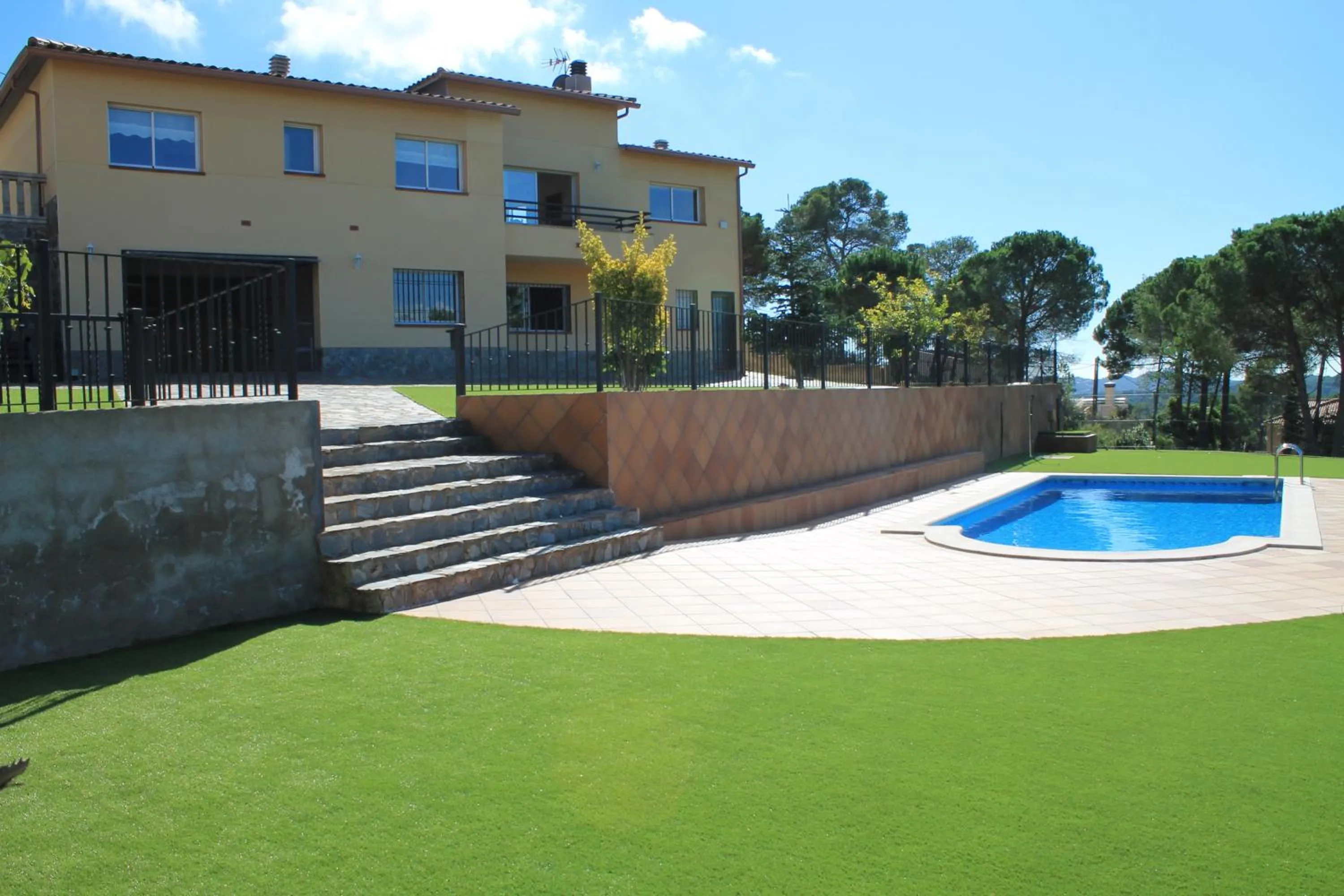Property building in Villa Galicia