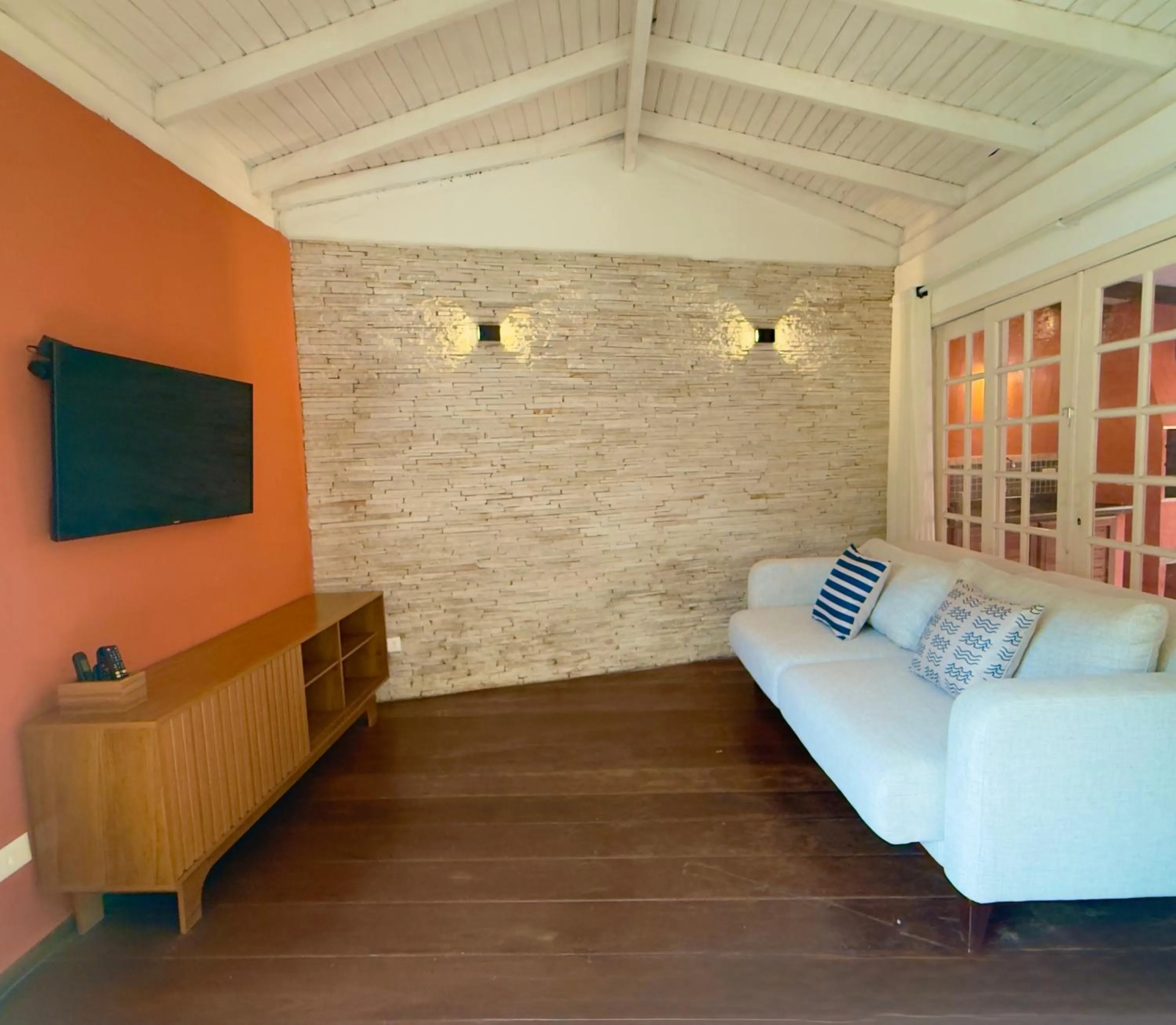 Seating area in Pousada Pantai Maresias