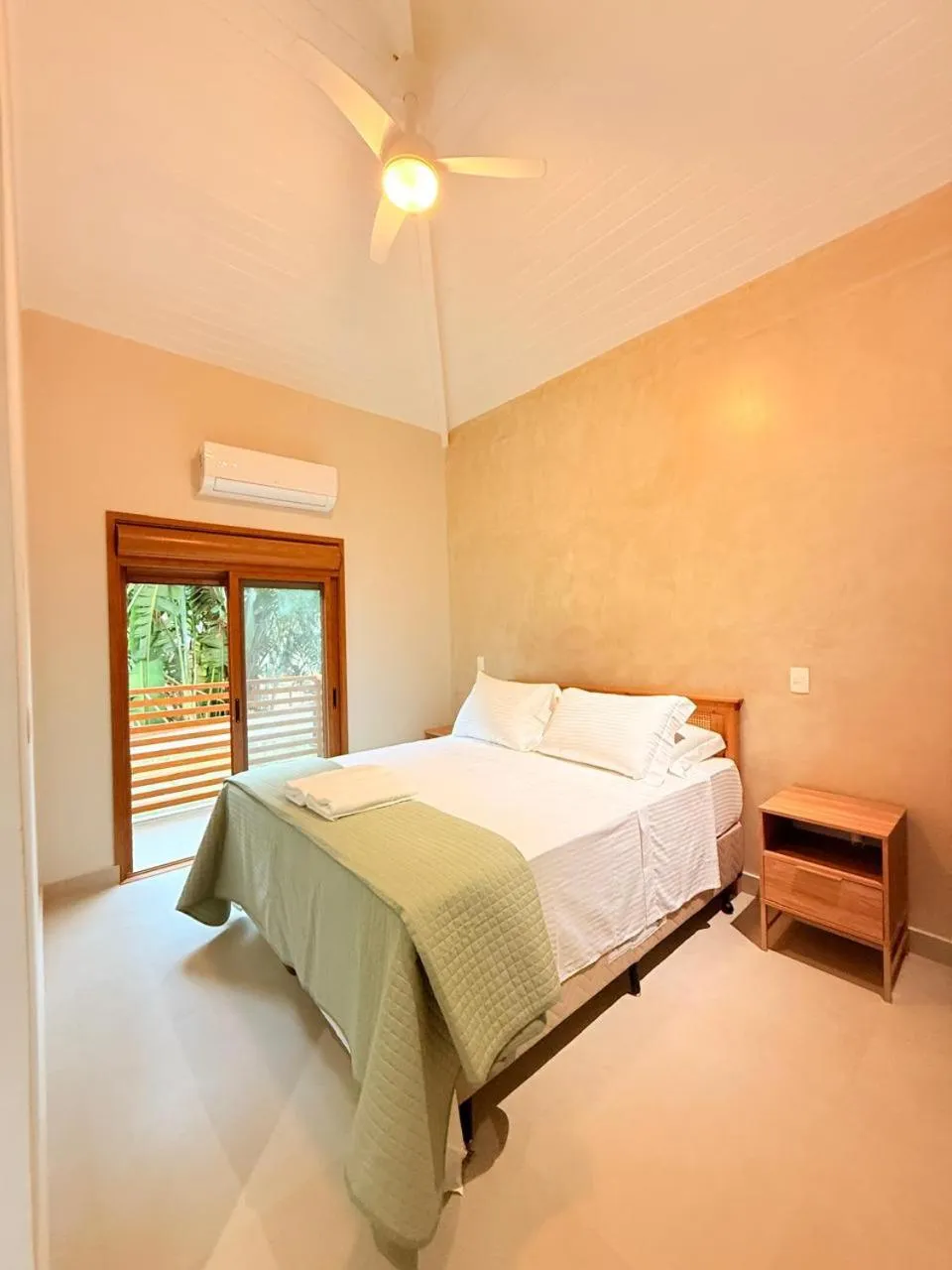 Bedroom, Bed in Pousada Pantai Maresias