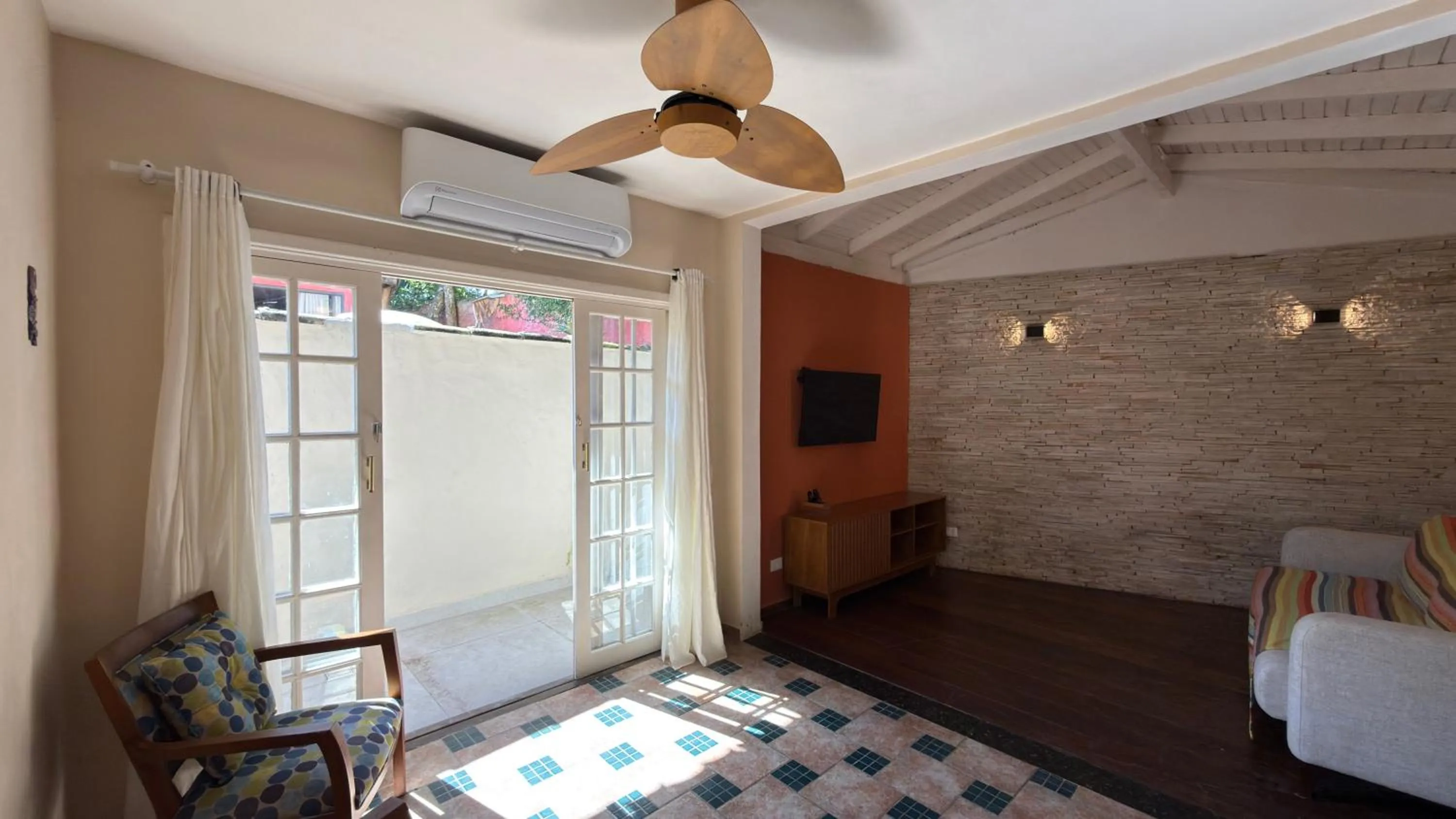 Seating area, Bed in Pousada Pantai Maresias