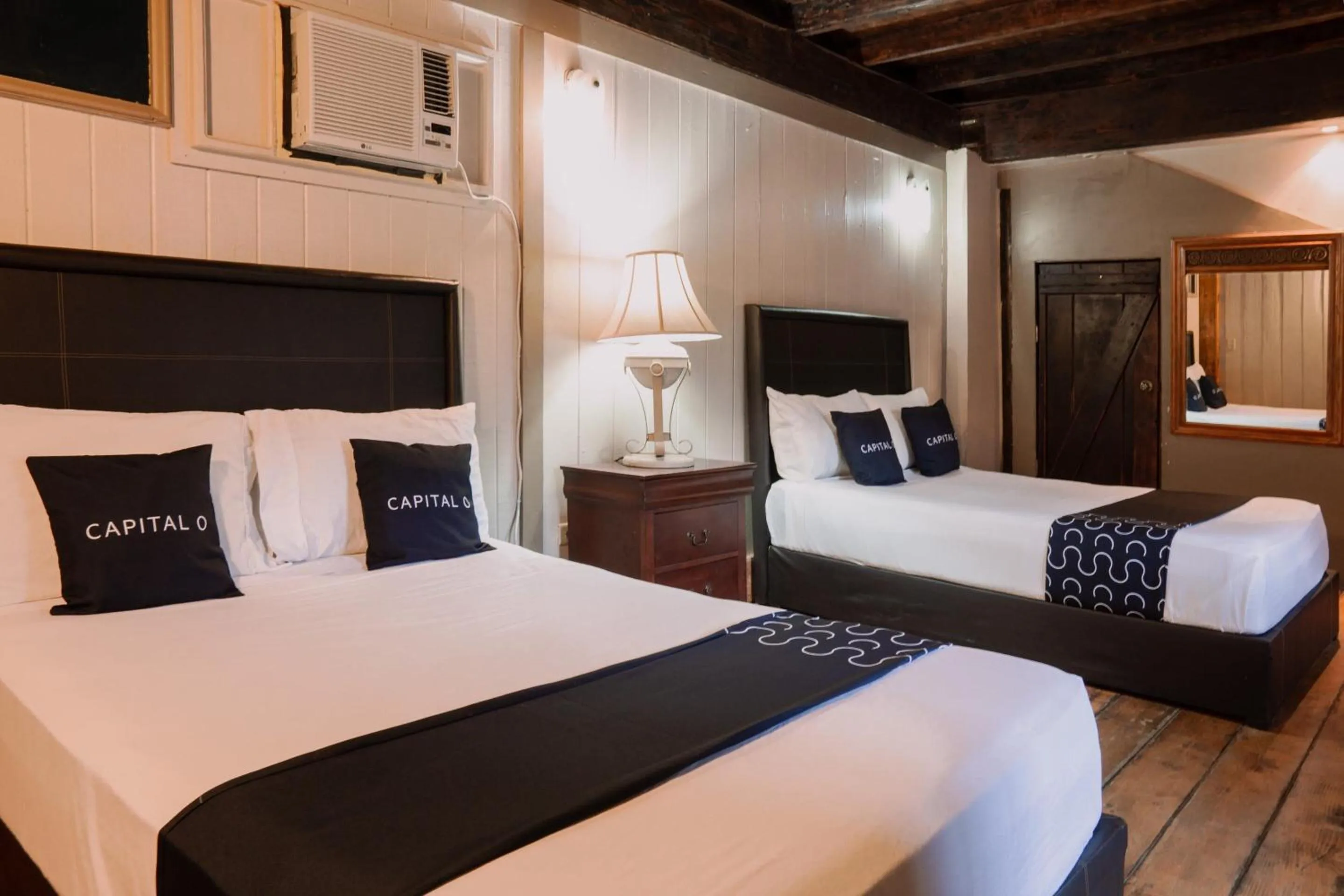 Bedroom, Bed in Capital O Hotel Villa Azura