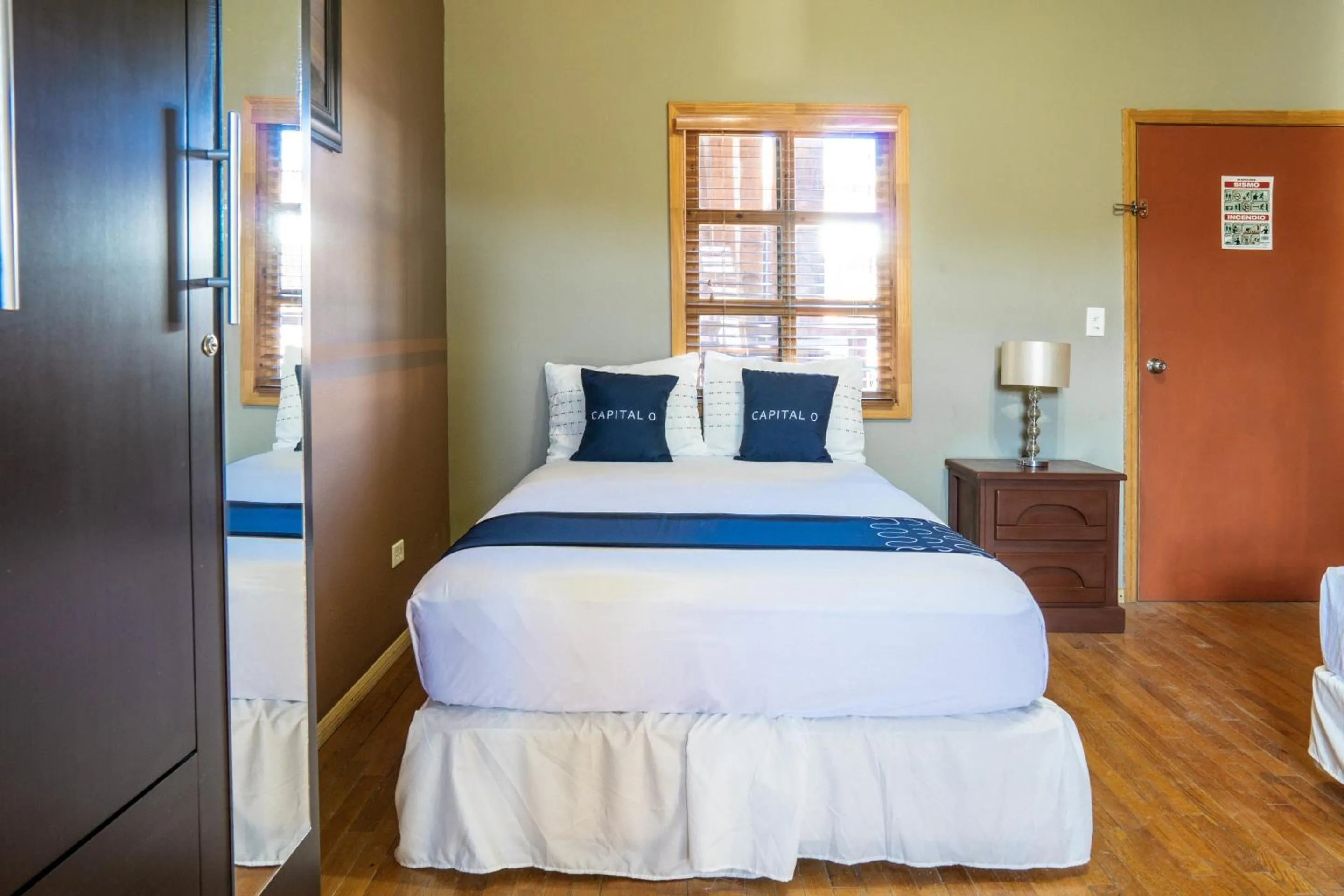 Bedroom, Bed in Capital O Hotel Villa Azura