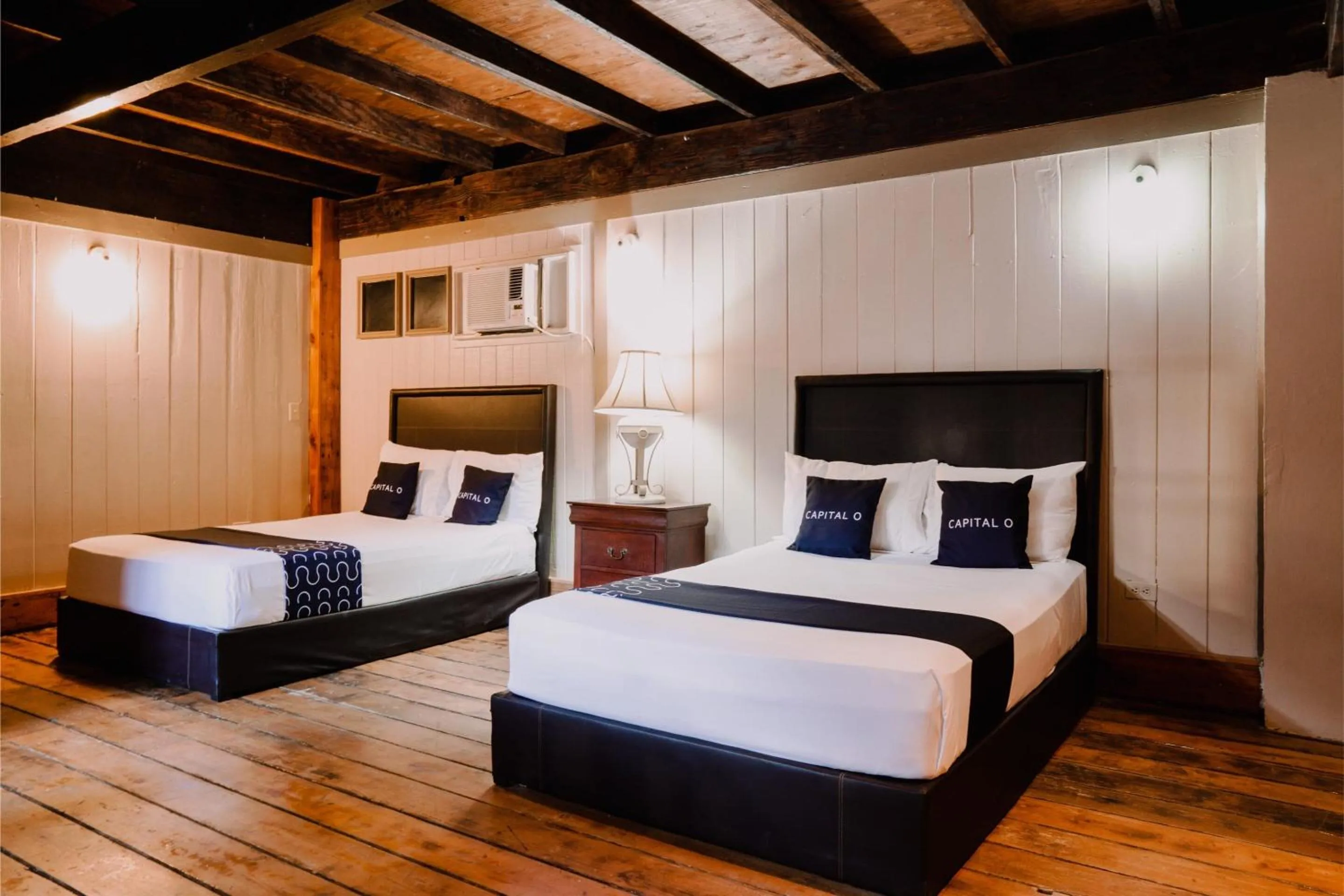 Bedroom, Bed in Capital O Hotel Villa Azura