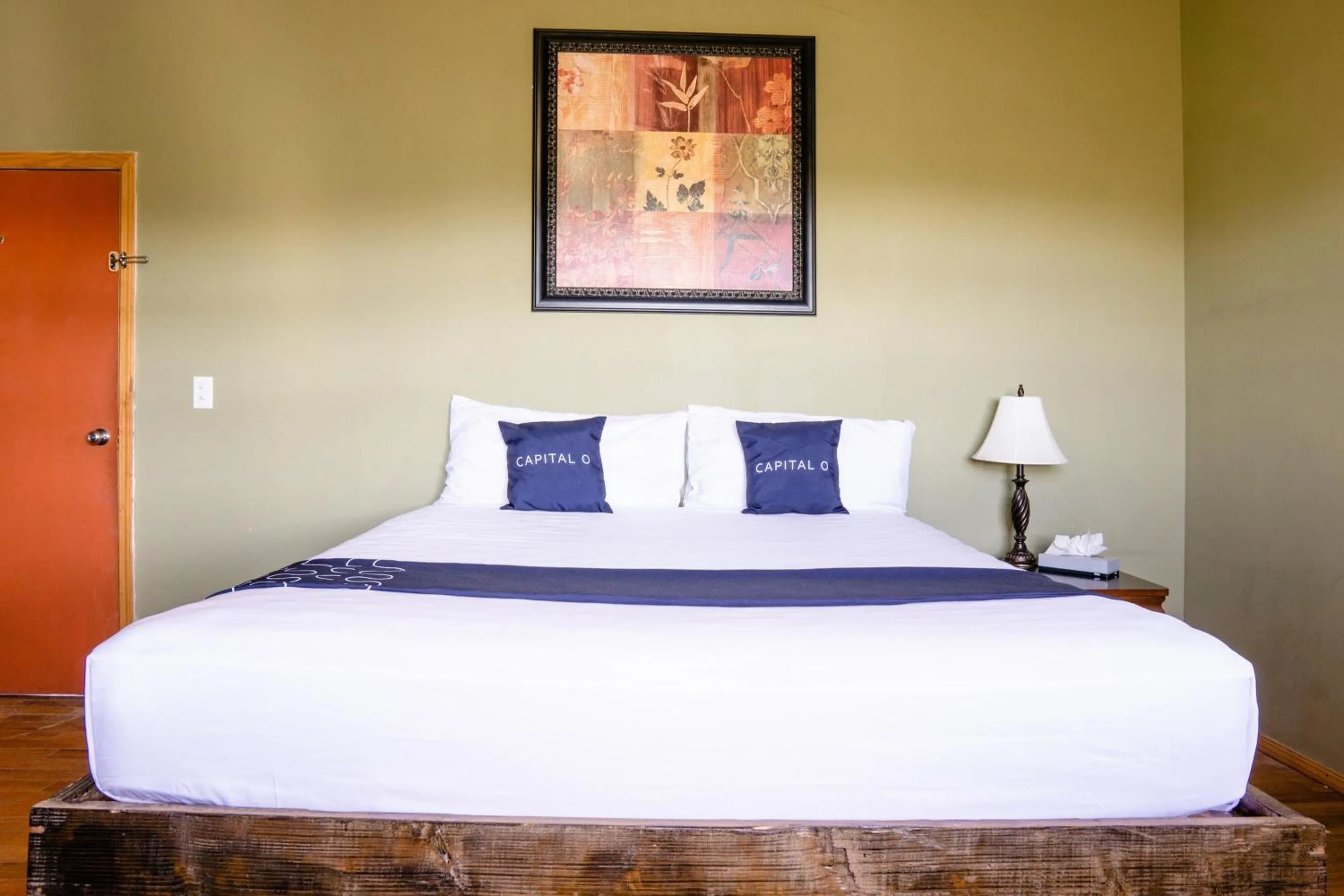 Bedroom, Bed in Capital O Hotel Villa Azura