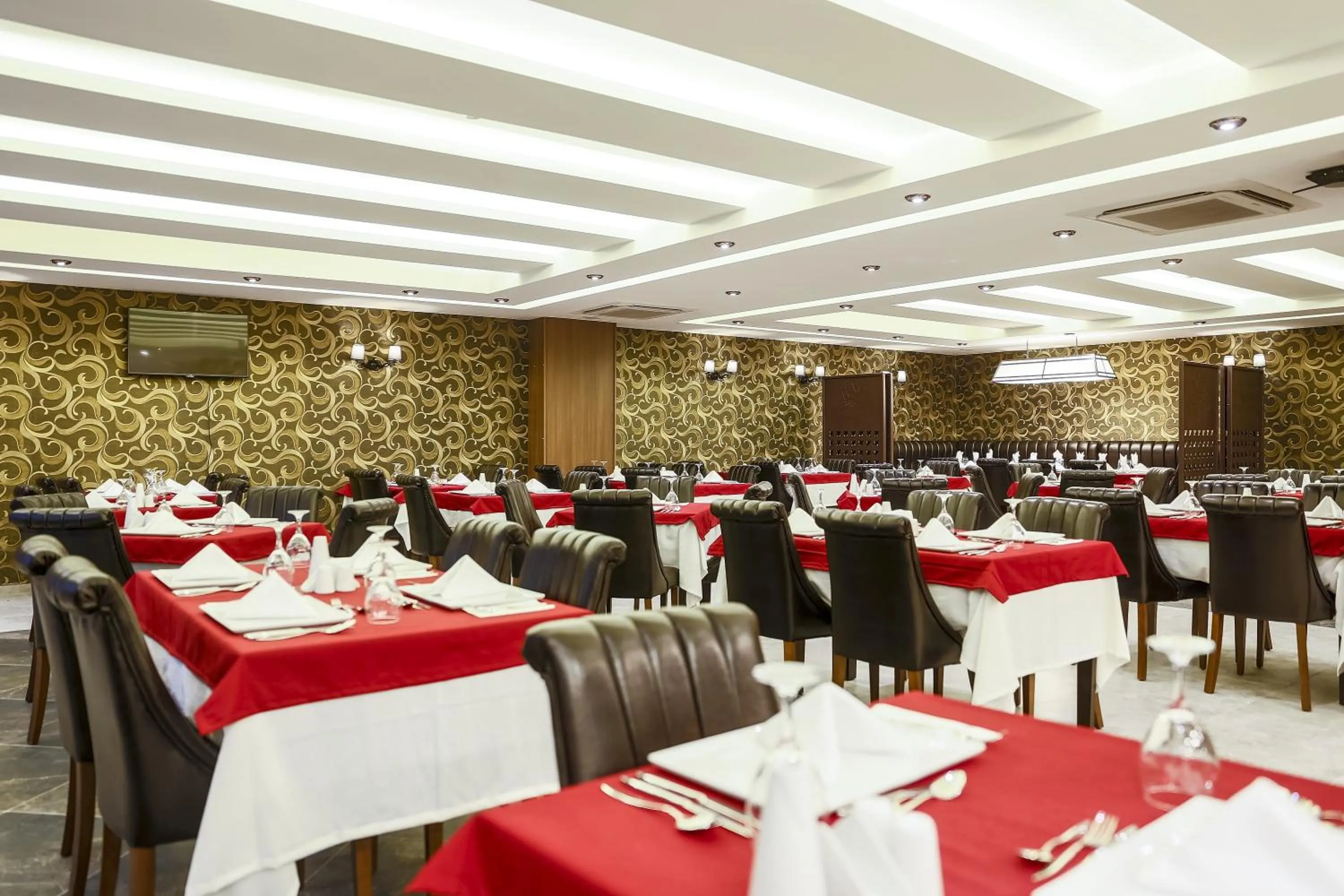 Restaurant/places to eat in Royal Hotel Inegol