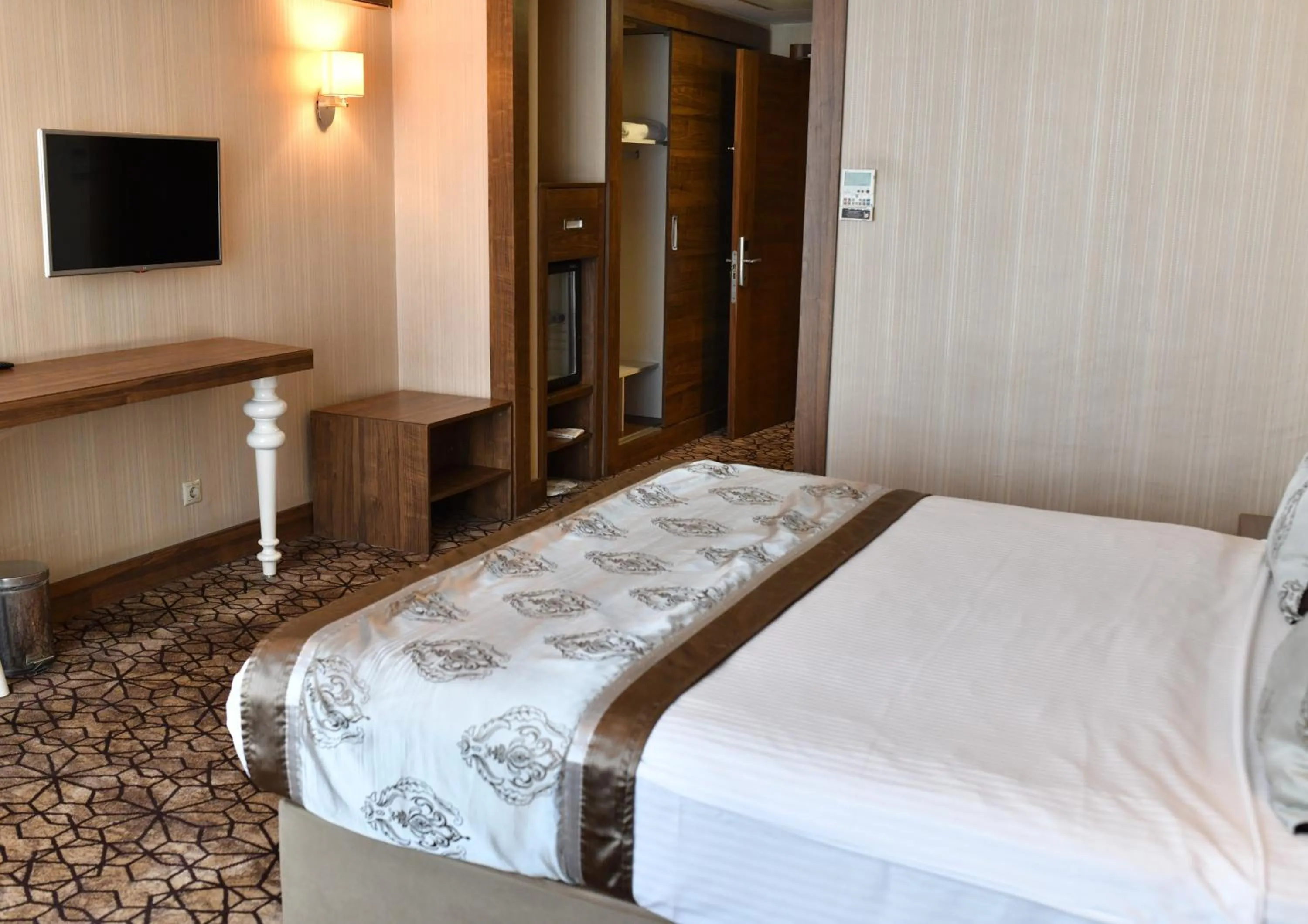 Bed in Royal Hotel Inegol