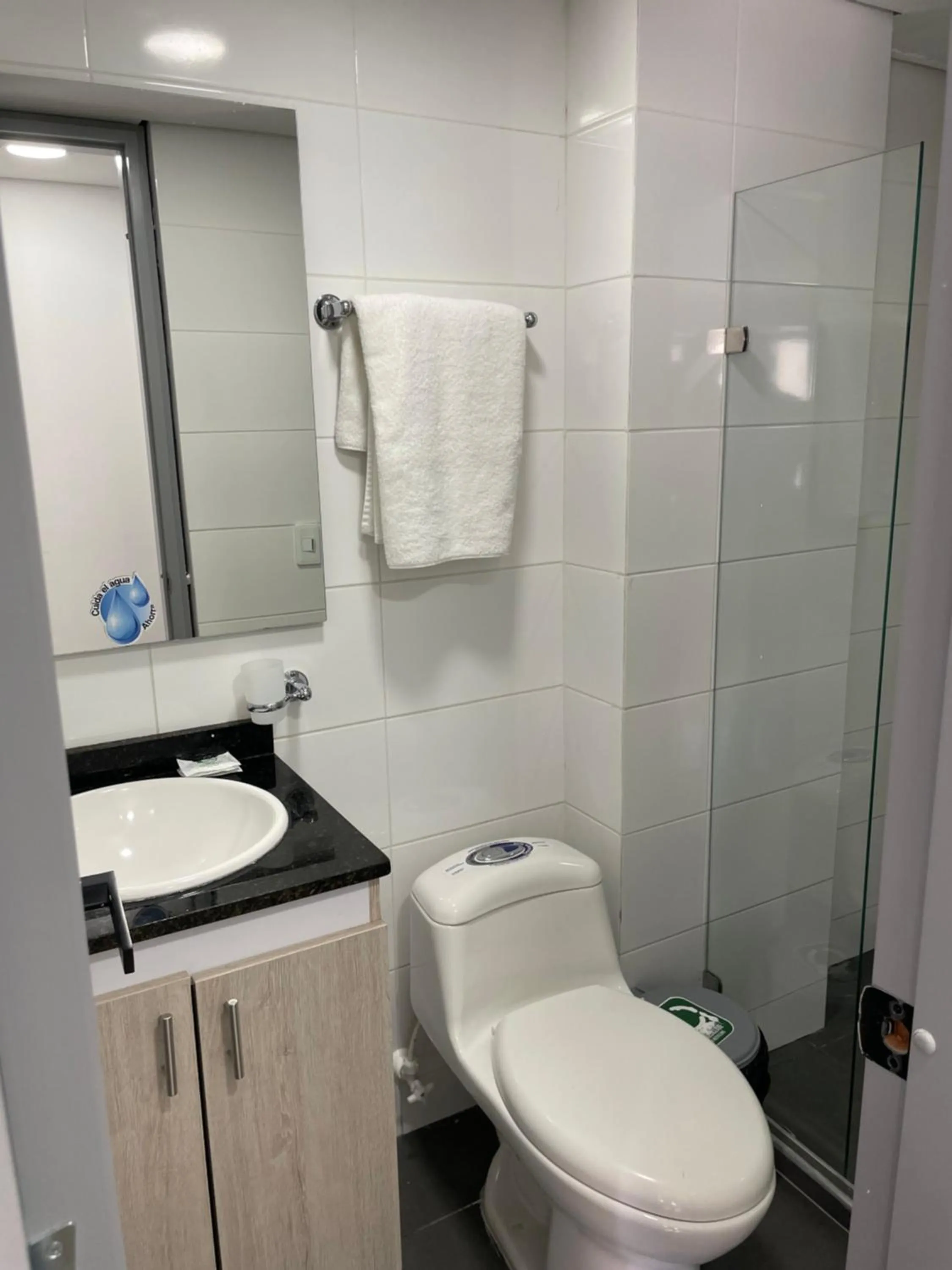 Bathroom in Ivanna Jumar ApartaHotel - Laureles Estadio