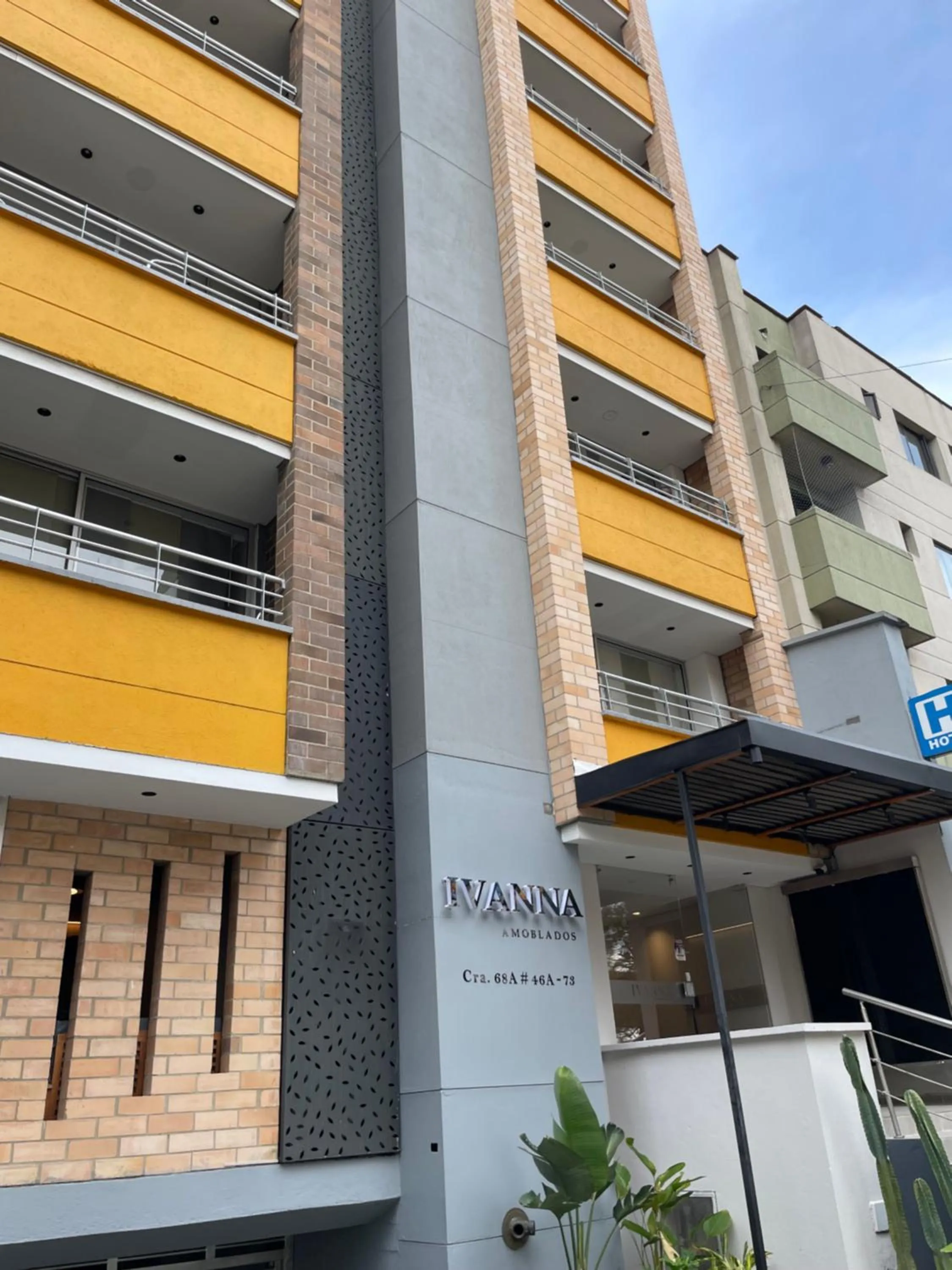 Facade/entrance in Ivanna Jumar ApartaHotel - Laureles Estadio