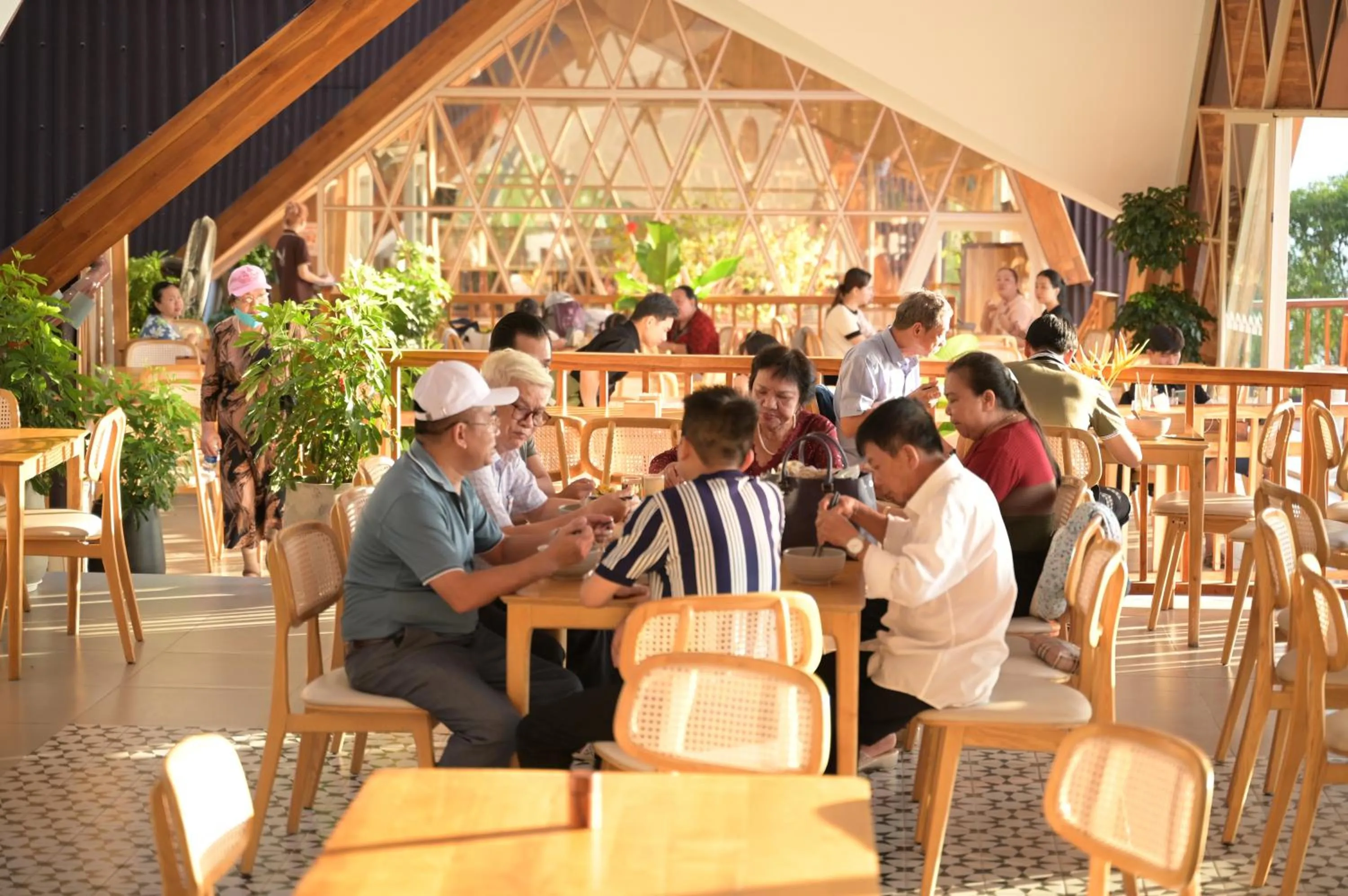 Restaurant/places to eat in Fly Up Resort