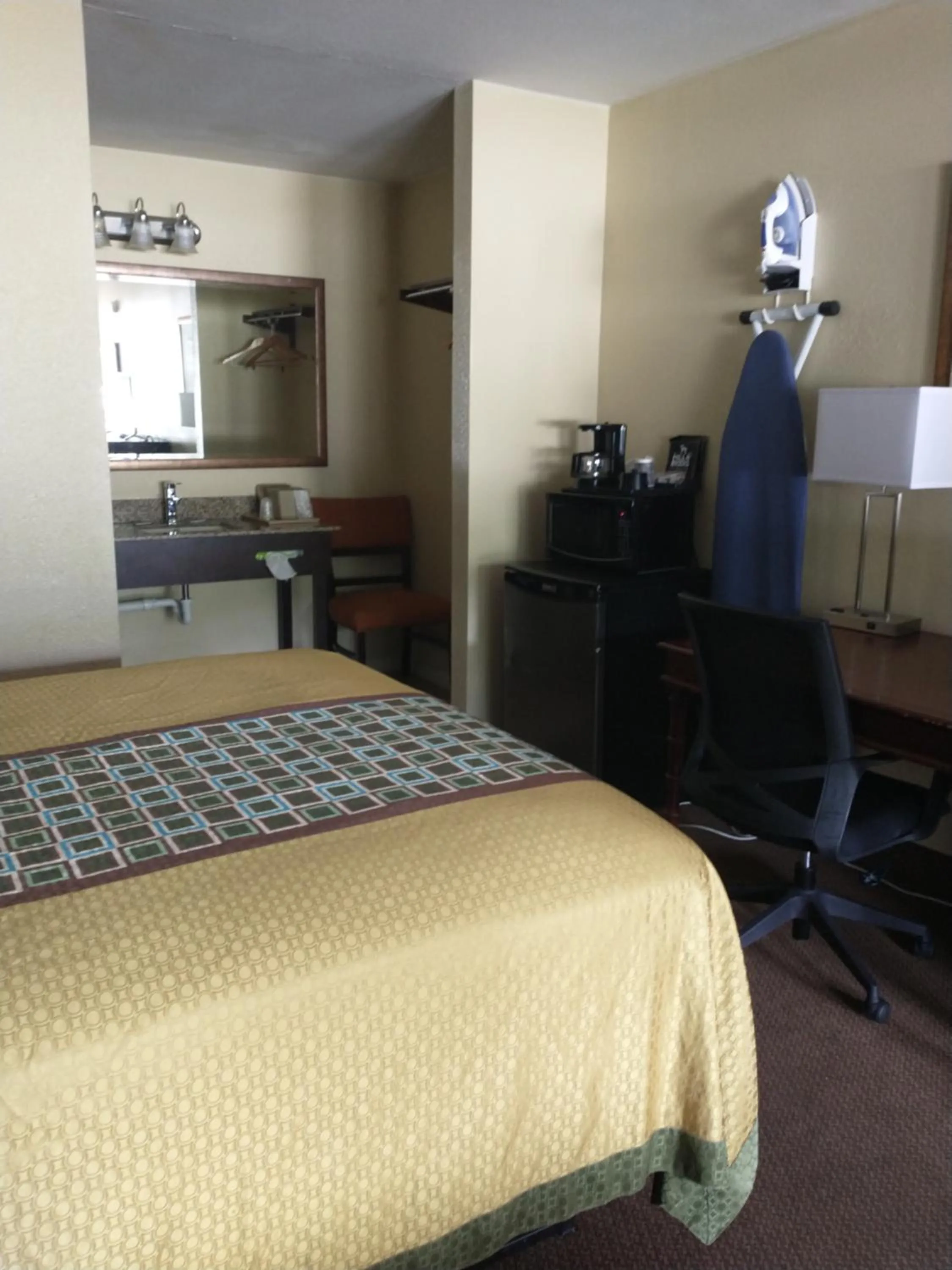 Bed in Apalachicola Bay Inn