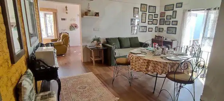 Katie's Abode, Hartola