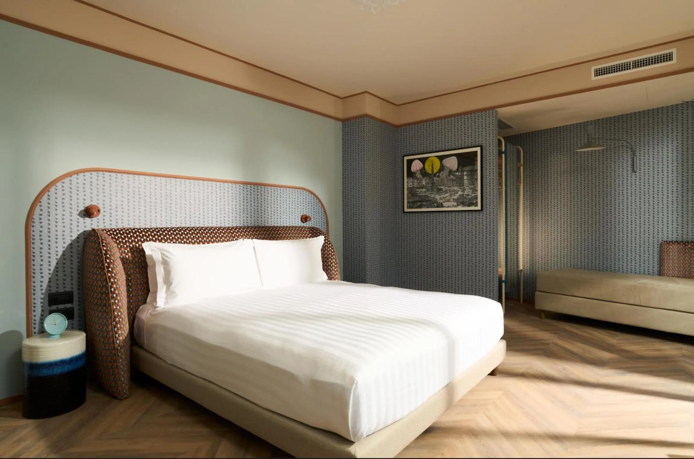 Bed in Cloud 7 Roma Hotel