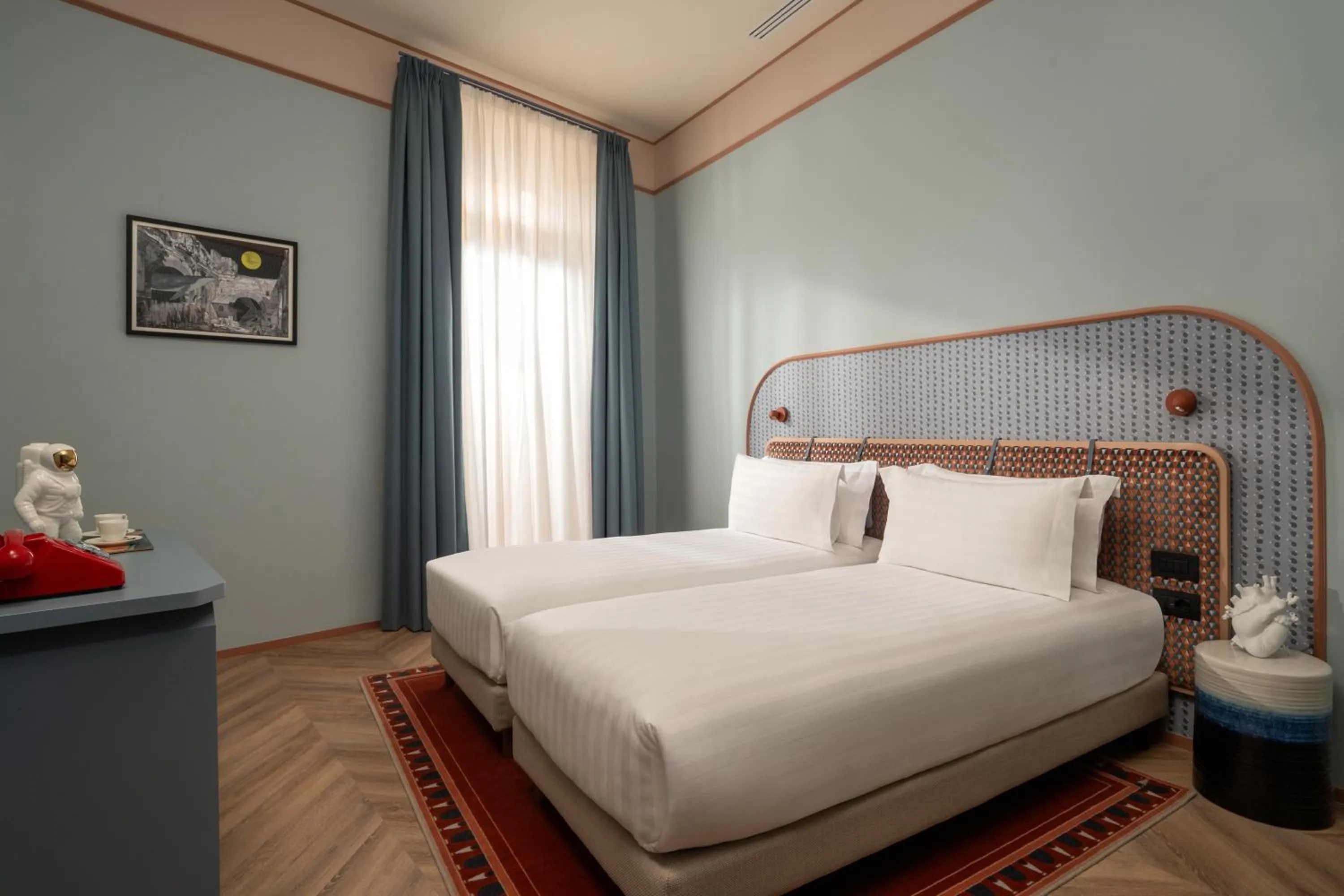 Bed in Cloud 7 Roma Hotel