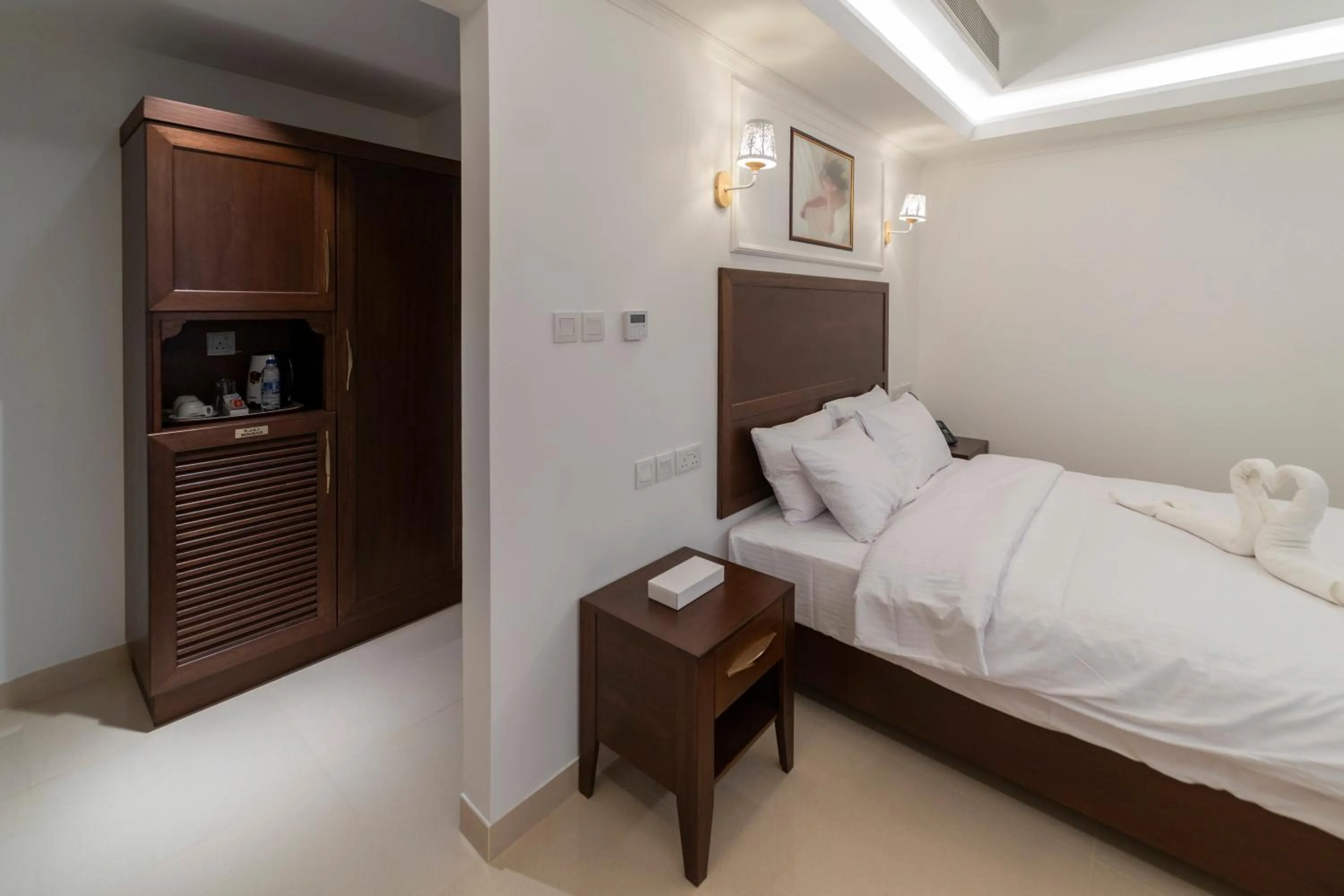 Bed in Alhattali Hotel