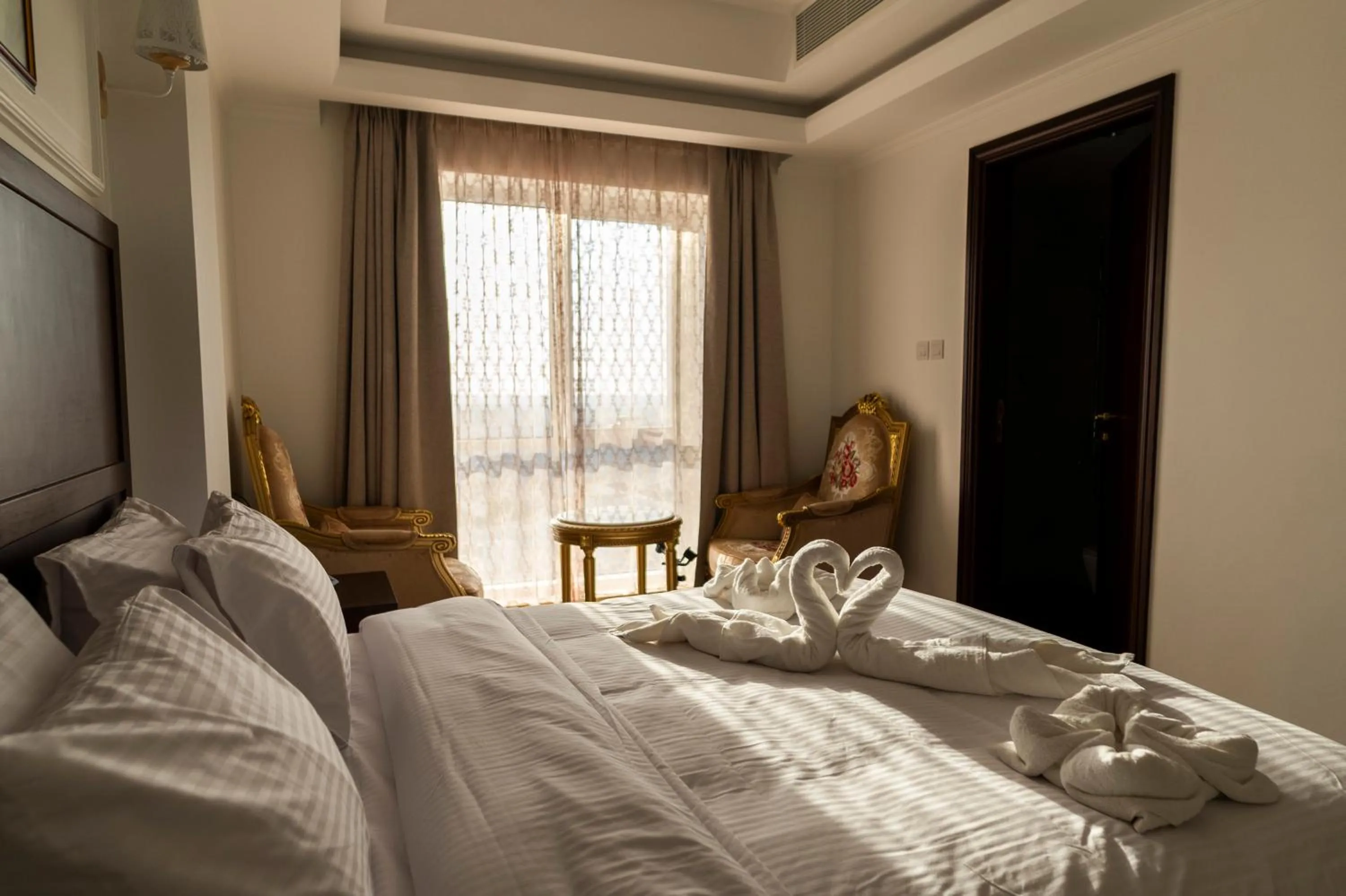 Bed in Alhattali Hotel