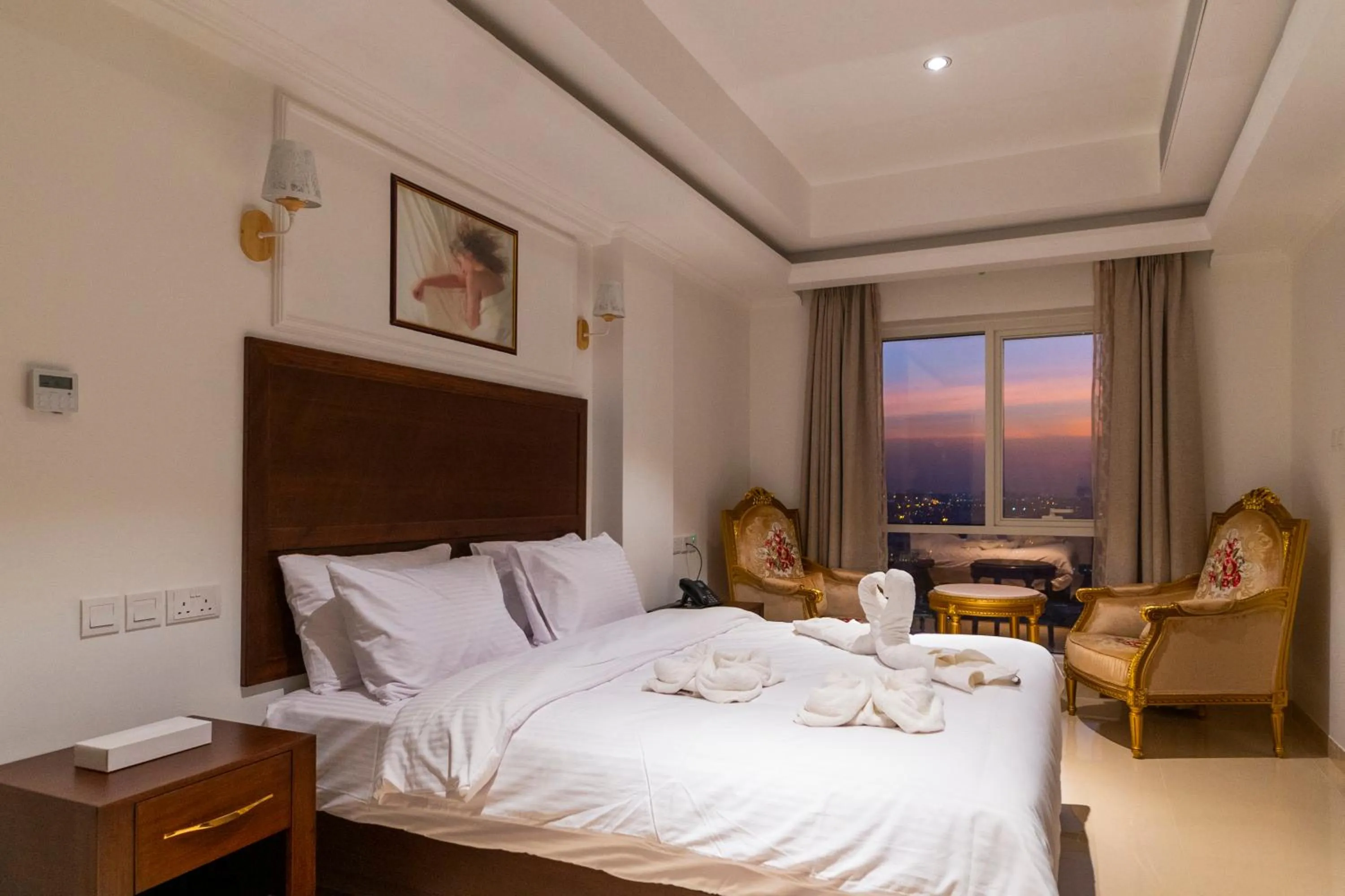 Bed in Alhattali Hotel