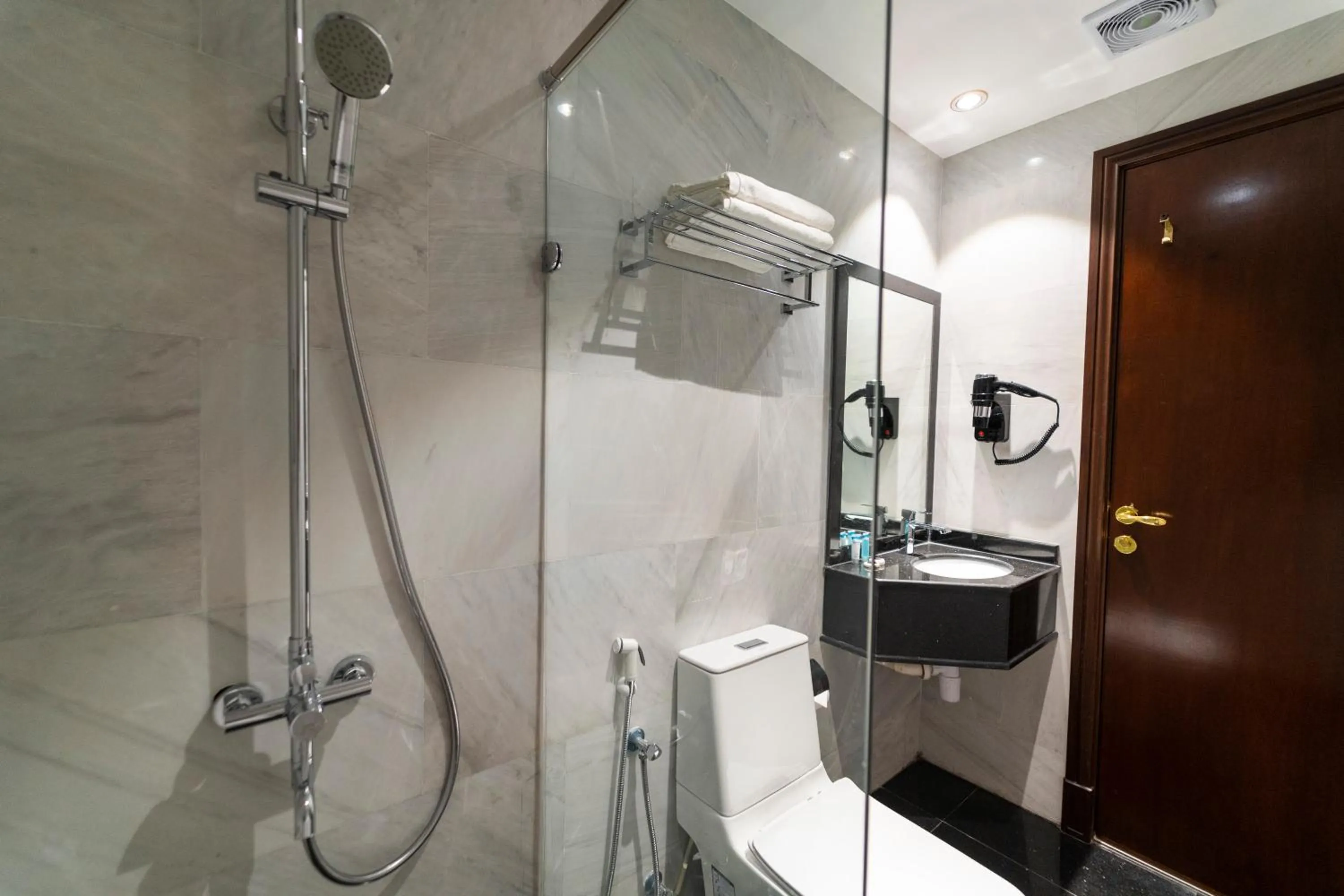 Shower in Alhattali Hotel