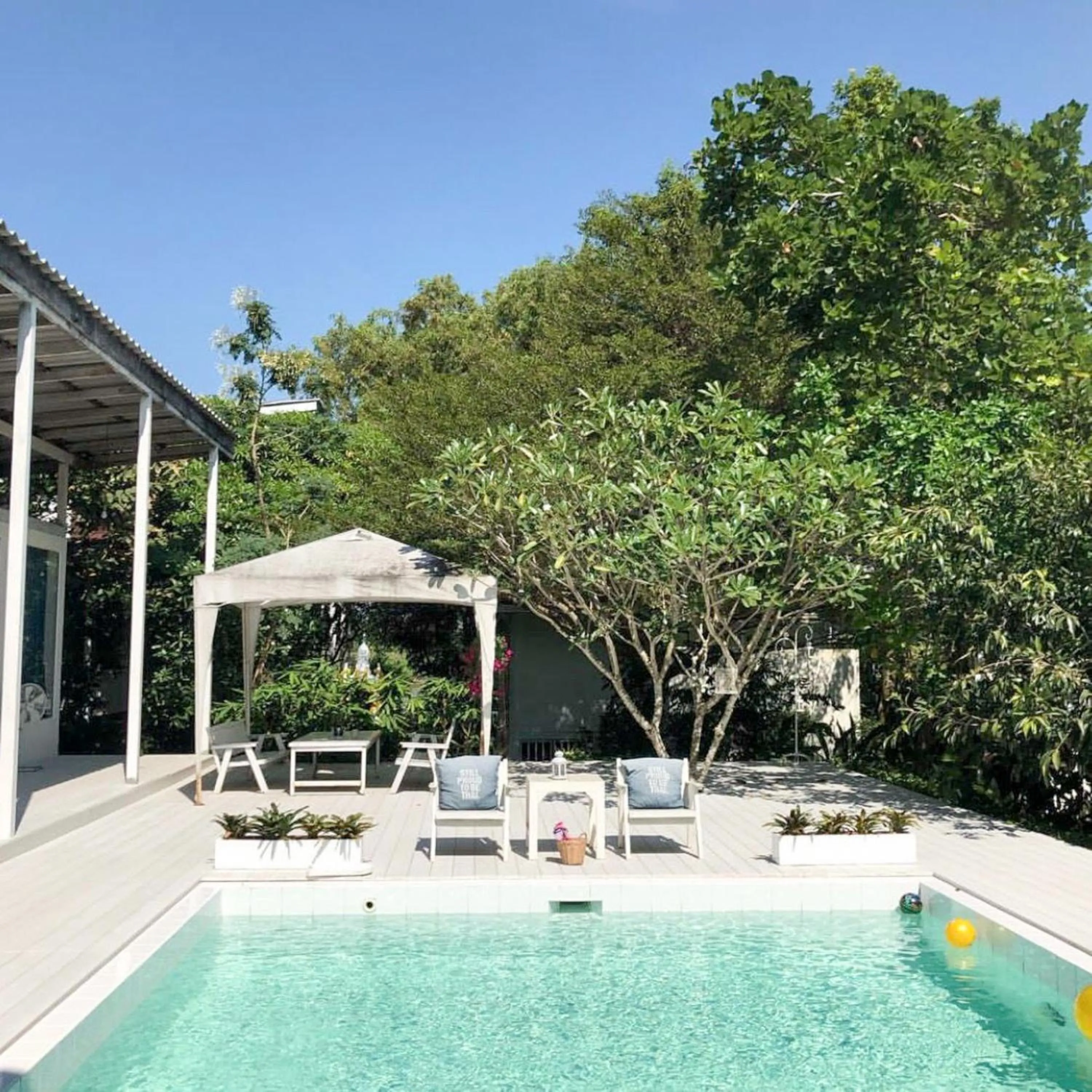 Swimming pool in Arthit -Tara Lodge