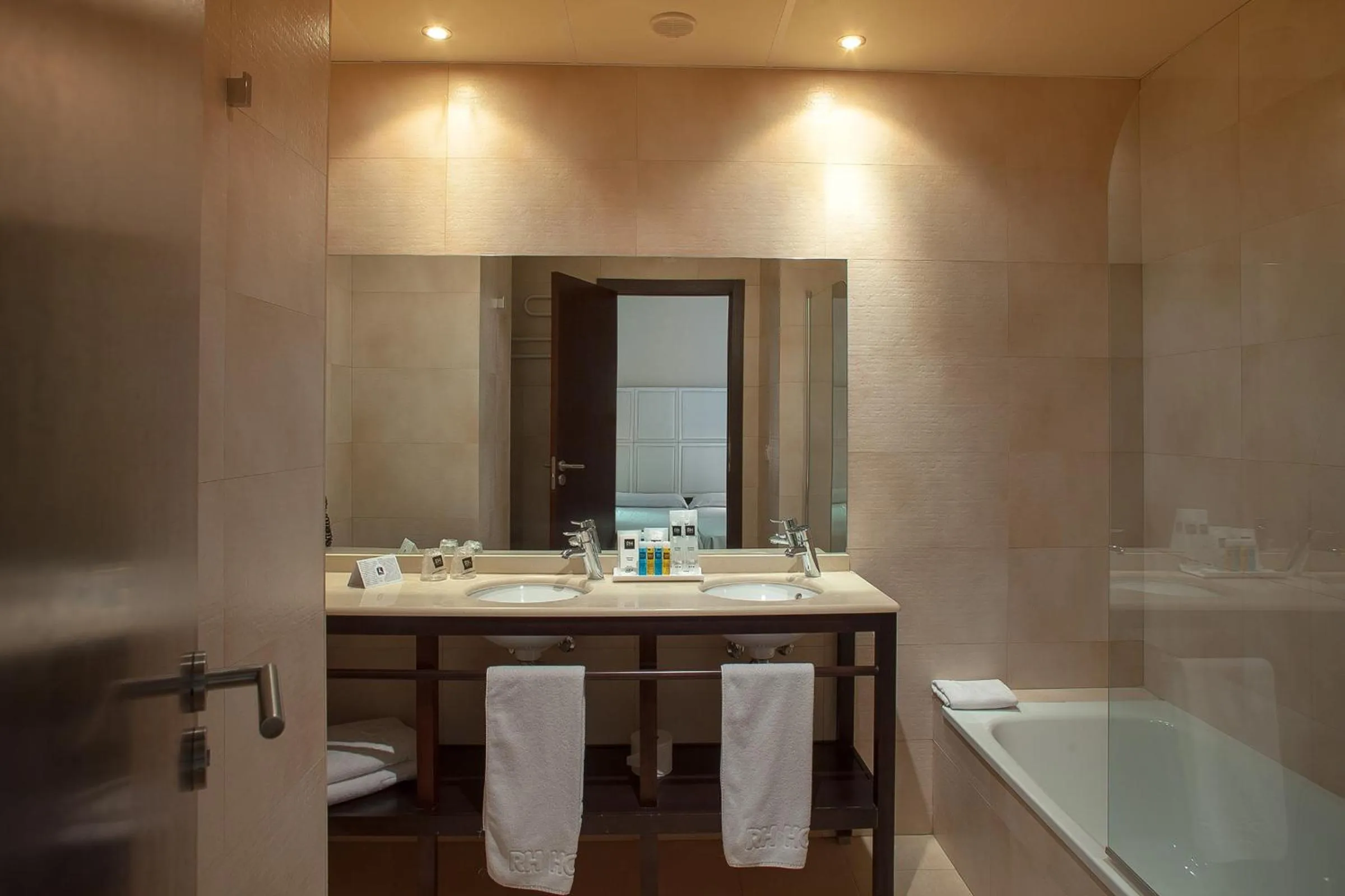 Bathroom in RH Don Carlos & Spa