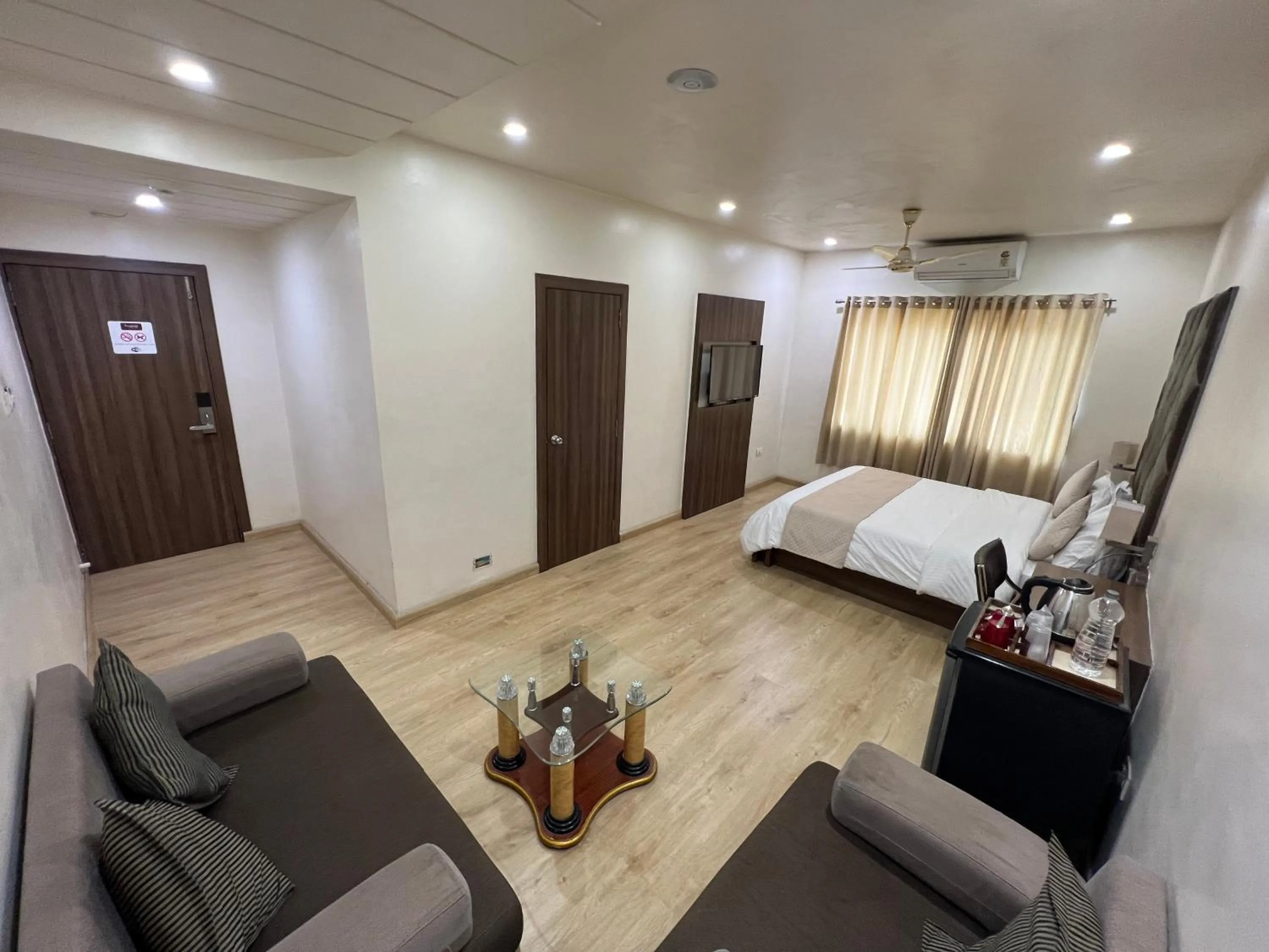 Bedroom, Bed in Hotel The Evergrand Palace