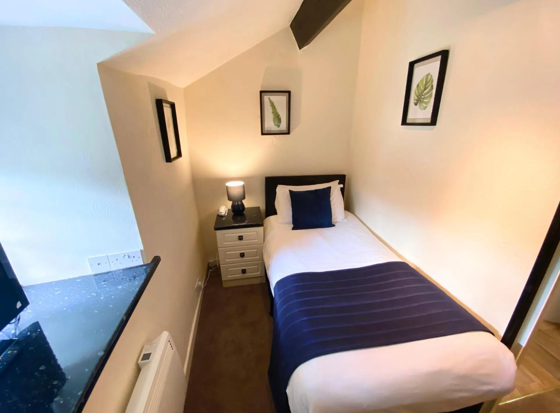 Bedroom, Bed in Skelwith Bridge Hotel