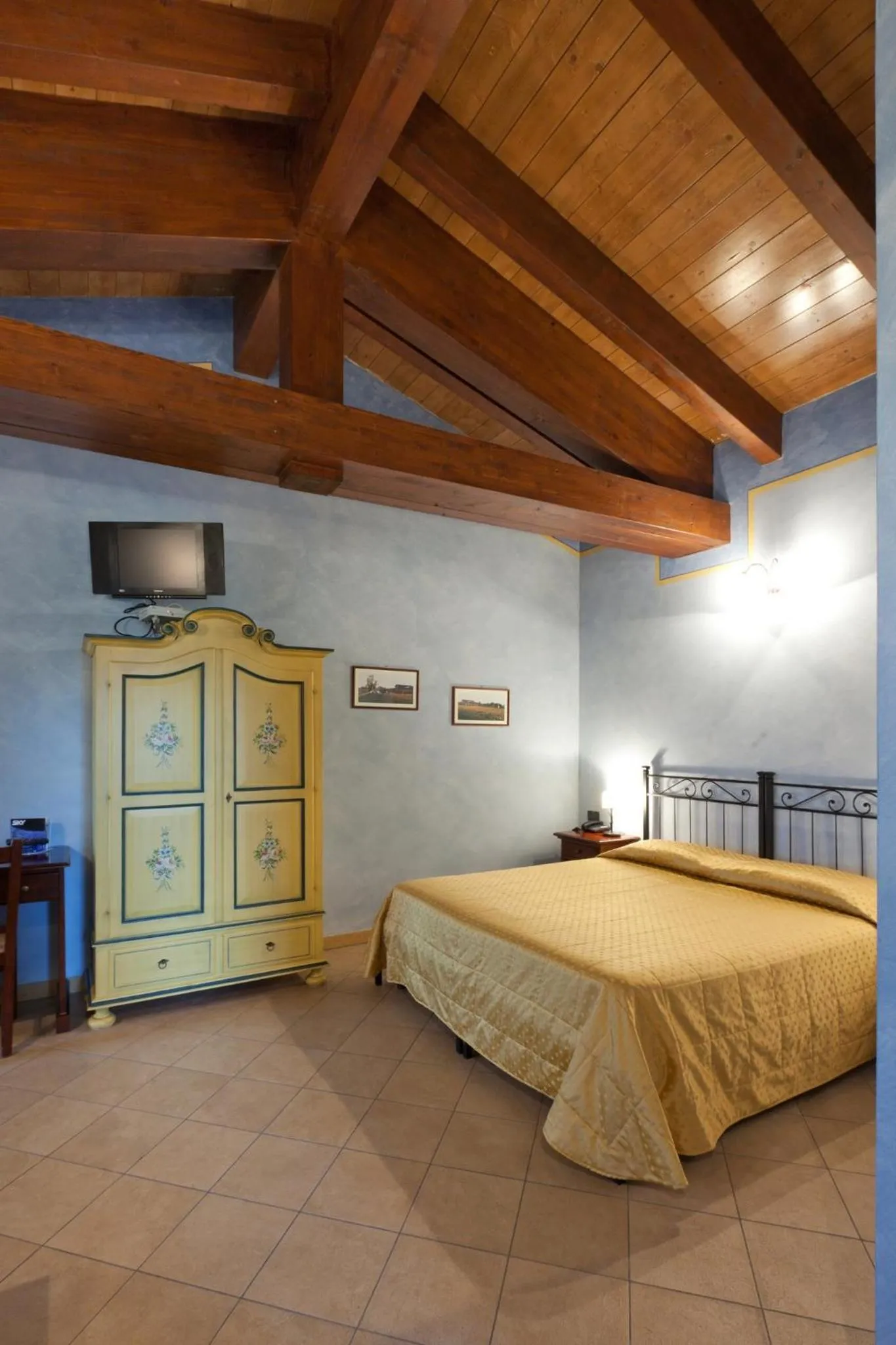 Photo of the whole room, Bed in Hotel del Rio Srl - RISTORANTE e Azienda agricola