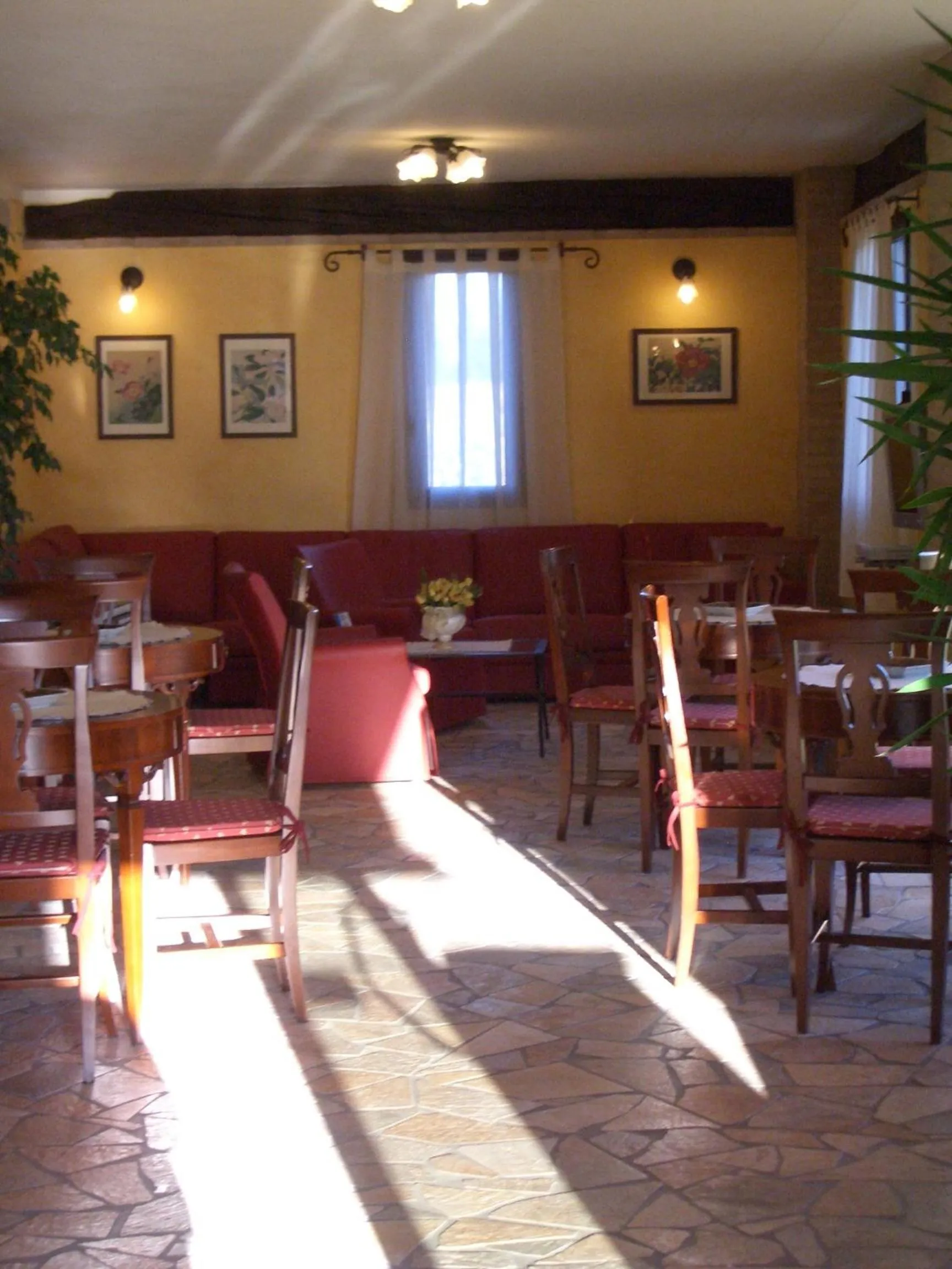 Communal lounge/ TV room in Hotel del Rio Srl - RISTORANTE e Azienda agricola