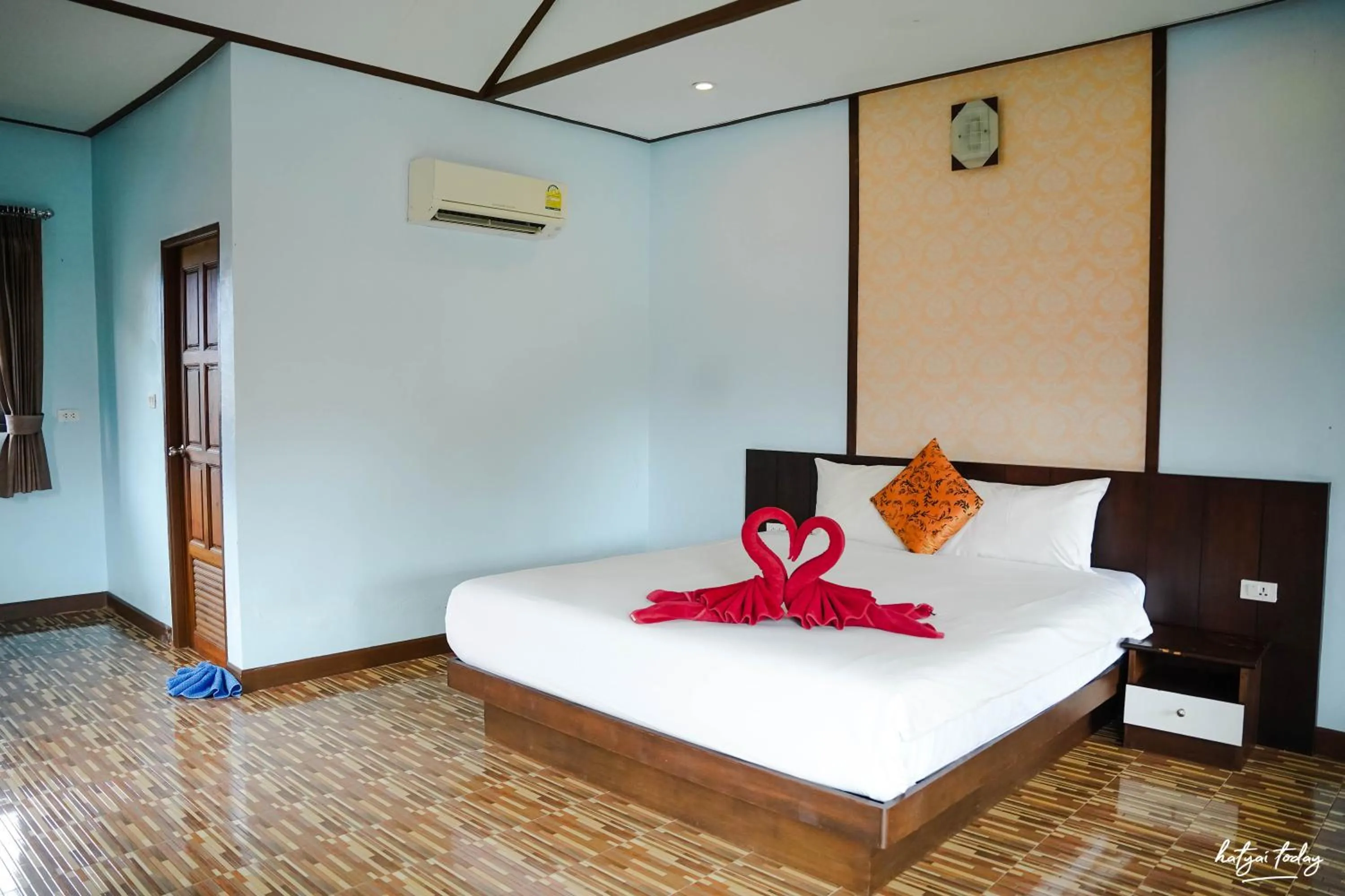 Bed in Chomview Lanta Water Park Resort