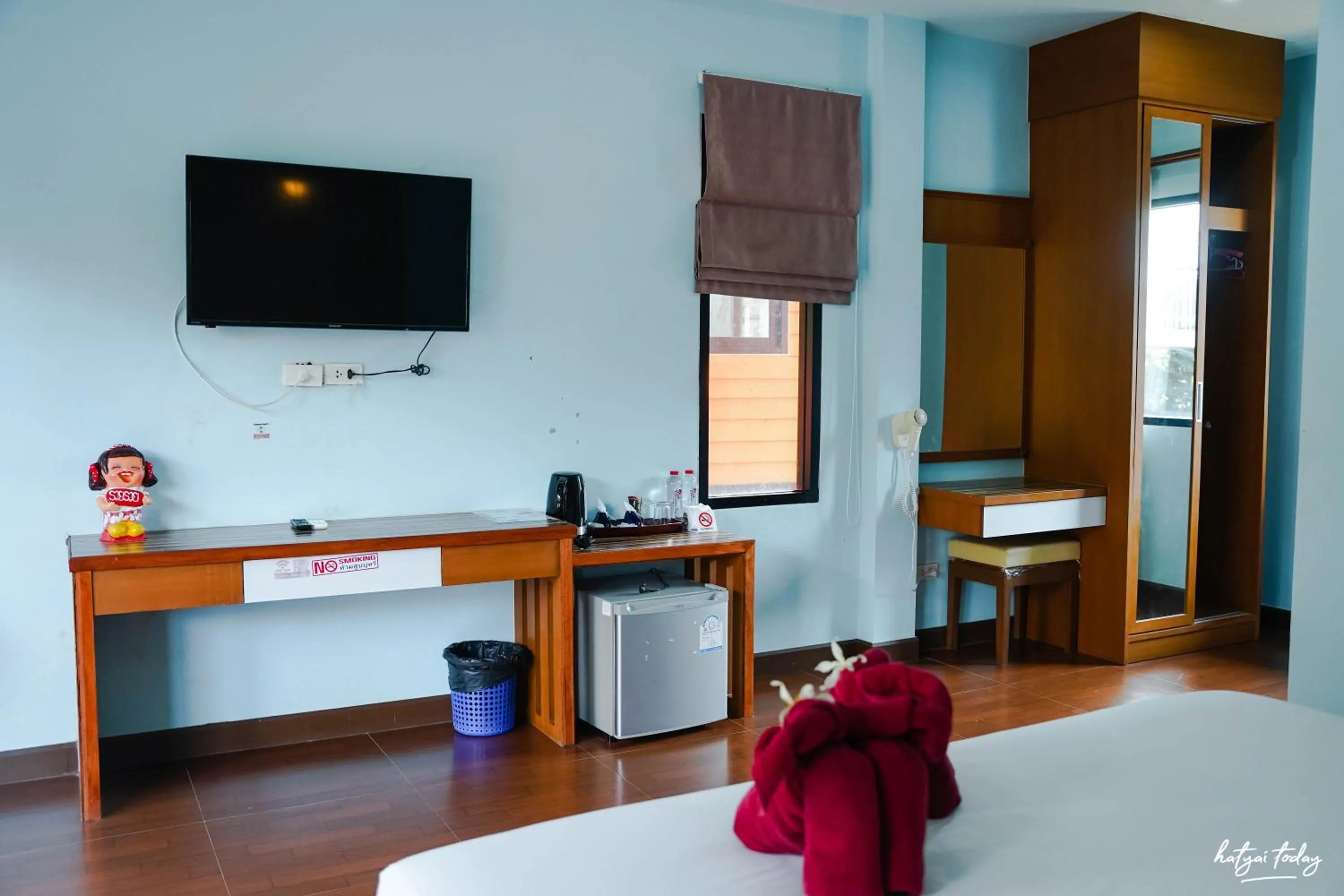 Communal lounge/ TV room, Bed in Chomview Lanta Water Park Resort