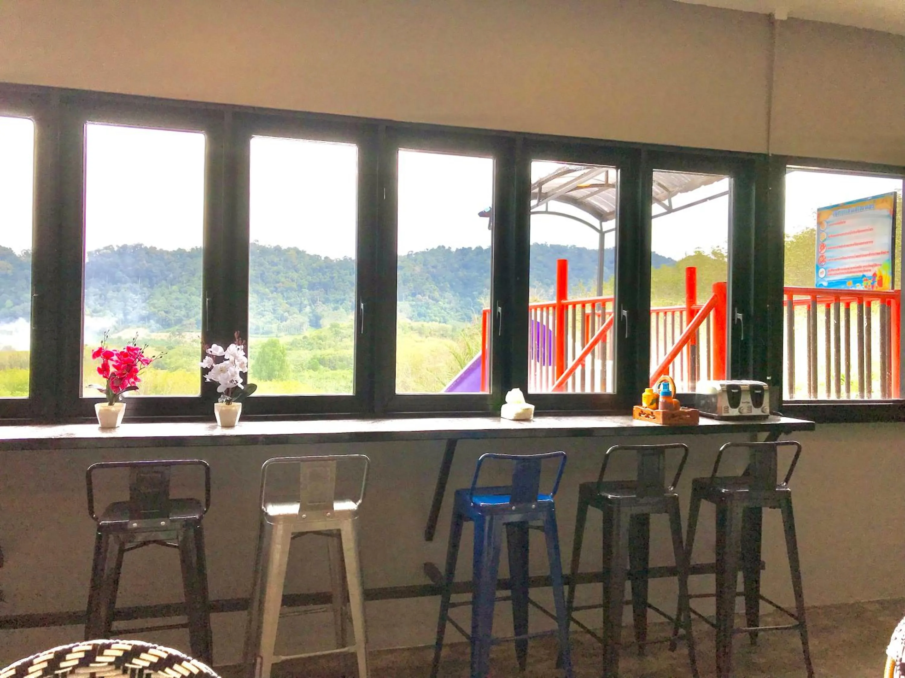 Restaurant/places to eat in Chomview Lanta Water Park Resort