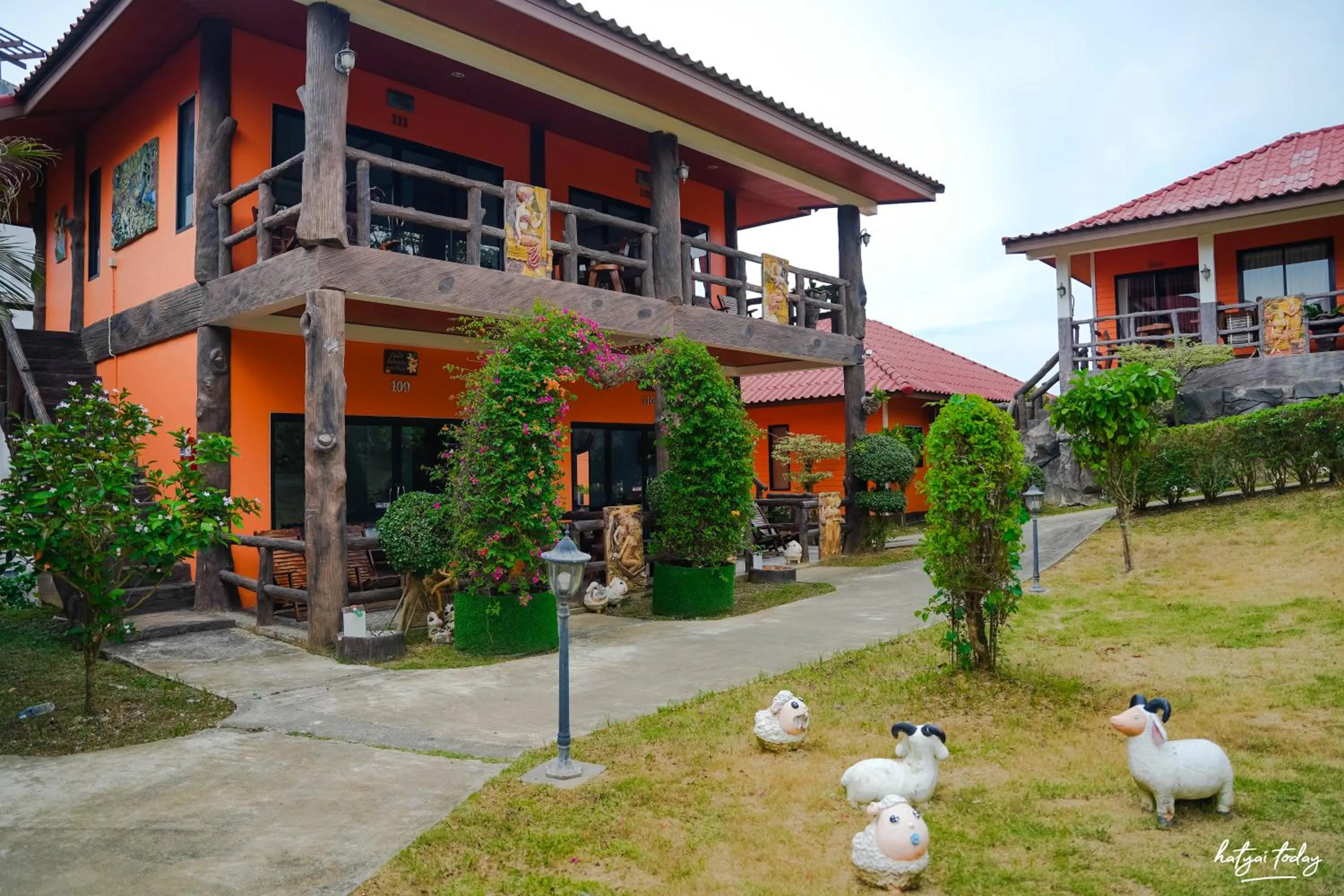 Property building in Chomview Lanta Water Park Resort
